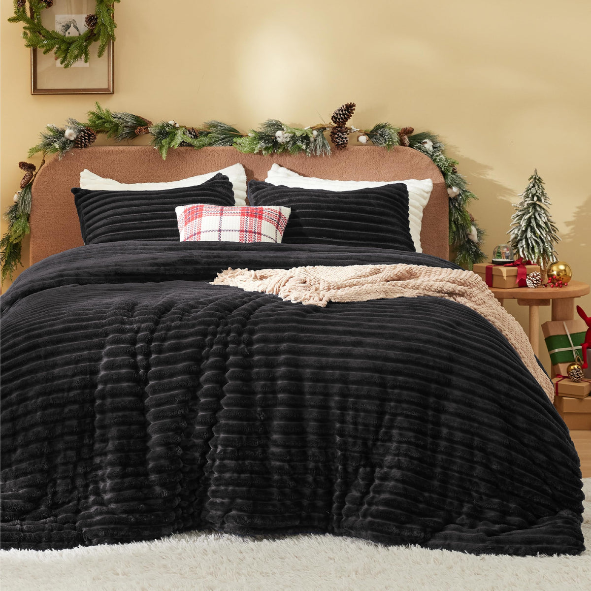 Bedsure Fluffy Comforter Set King - Super Soft Faux Fur Comforter King Size Black, Winter Warm Fleece Bedding Set, Plush Fuzzy B