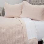 Rizzy Home | BQ4520 | Cotton Quilt | 90"x92" Pinkred Solid