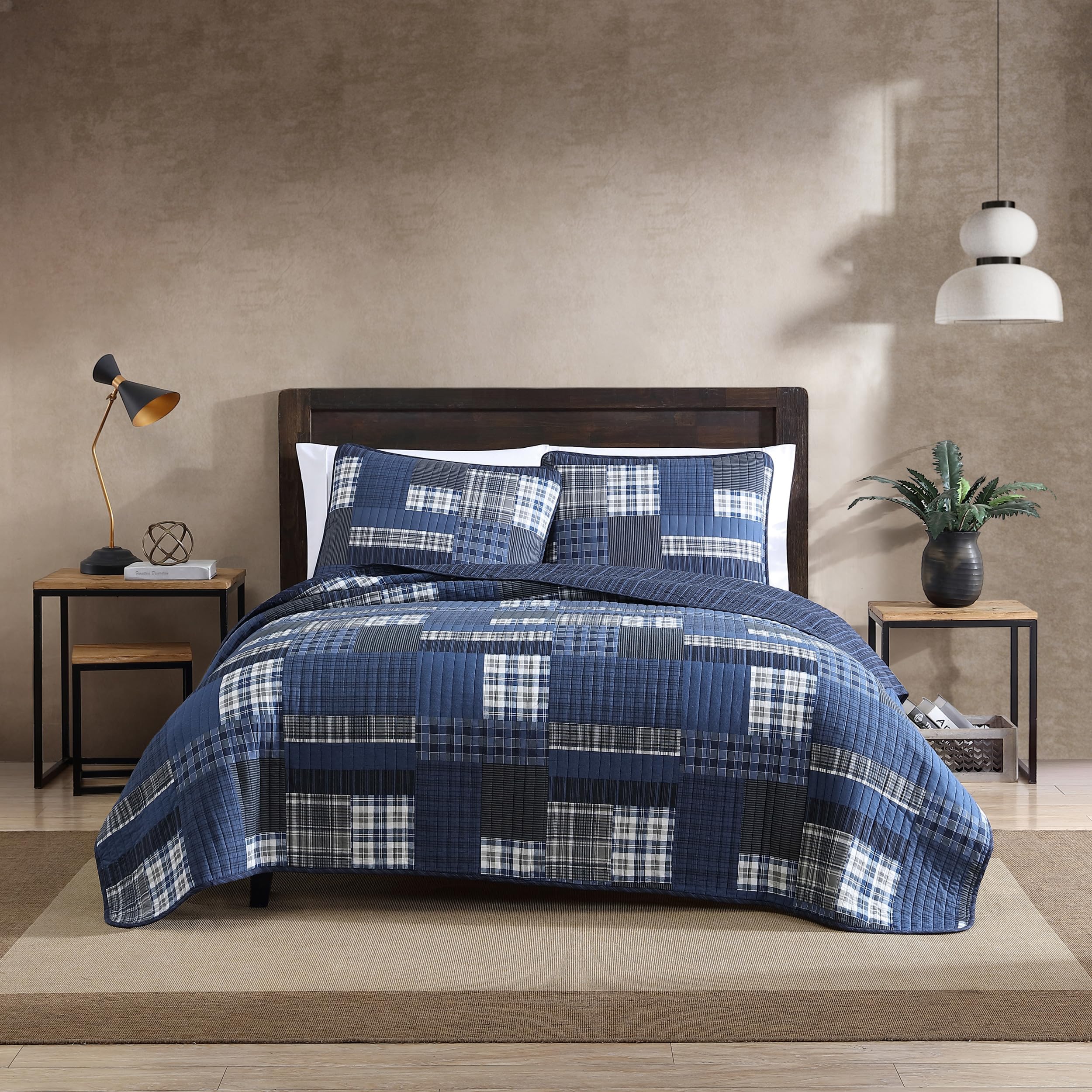Eddie Bauer Queen Quilt Set - Reversible Cotton Bedding, Lightweight Home Decor, Eastmont Navy, Model 200401