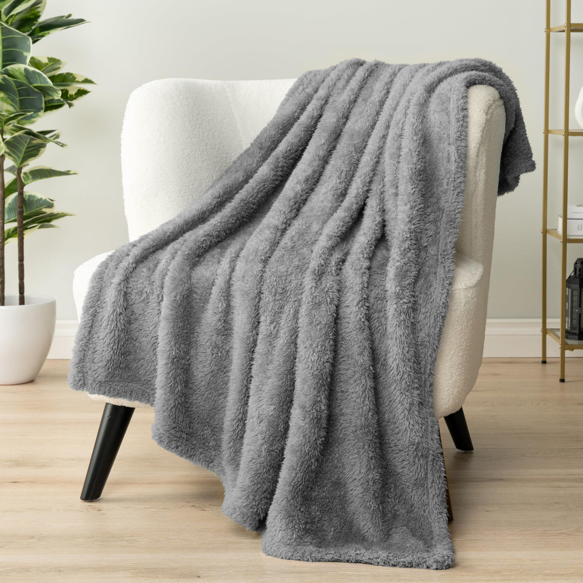 Pavilia Sherpa Throw Blanket For Couch Sofa, Grey Fluffy Warm Plush Blanket For Bed, Cozy Super Soft Lightweight Throw, Fuzzy De