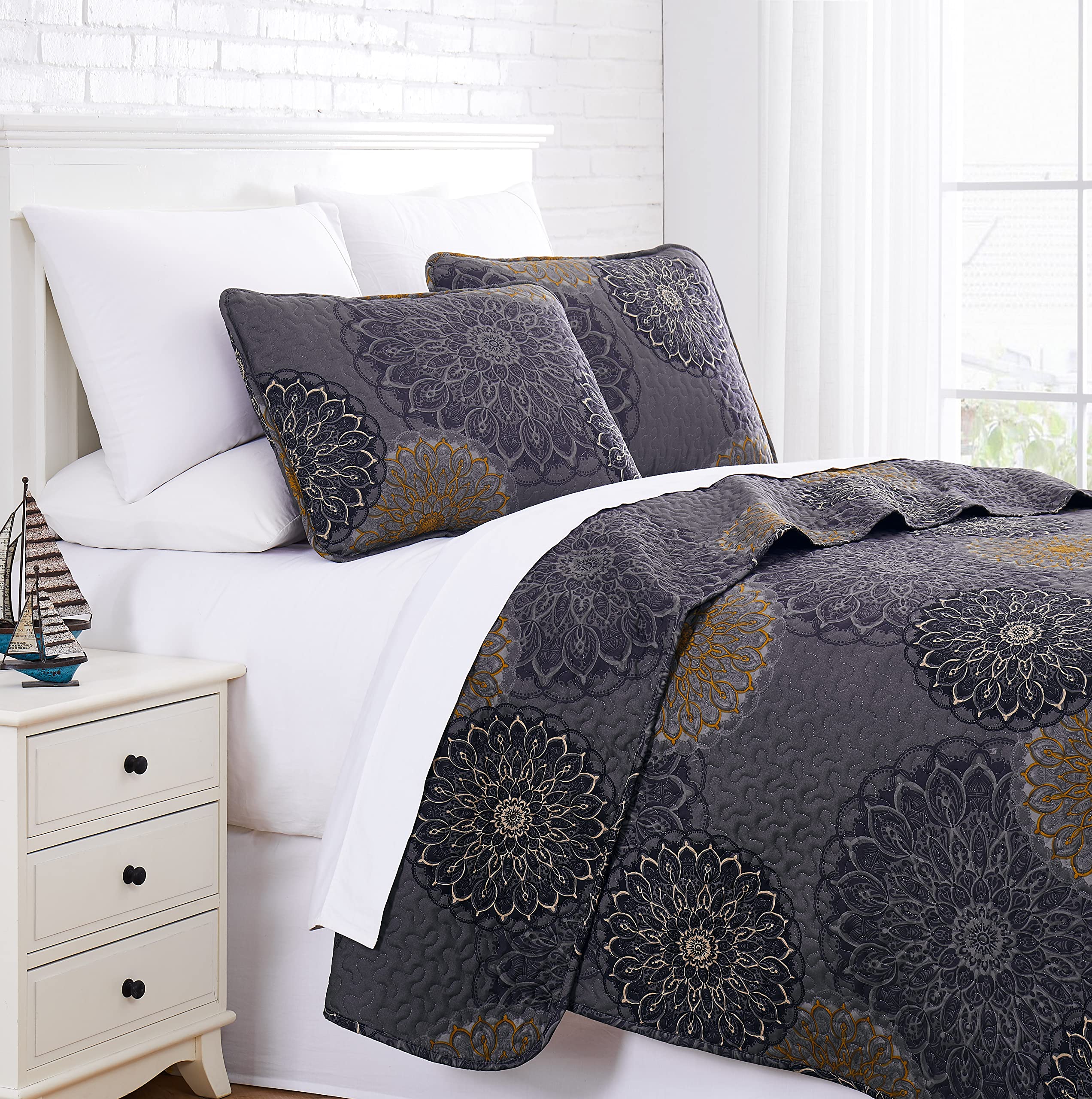 Southshore Fine Living, Inc. Midnight Floral Collection, Premium Quality, Wrinkle & Fade Resistant, Easy Case, Oversized Quilt C