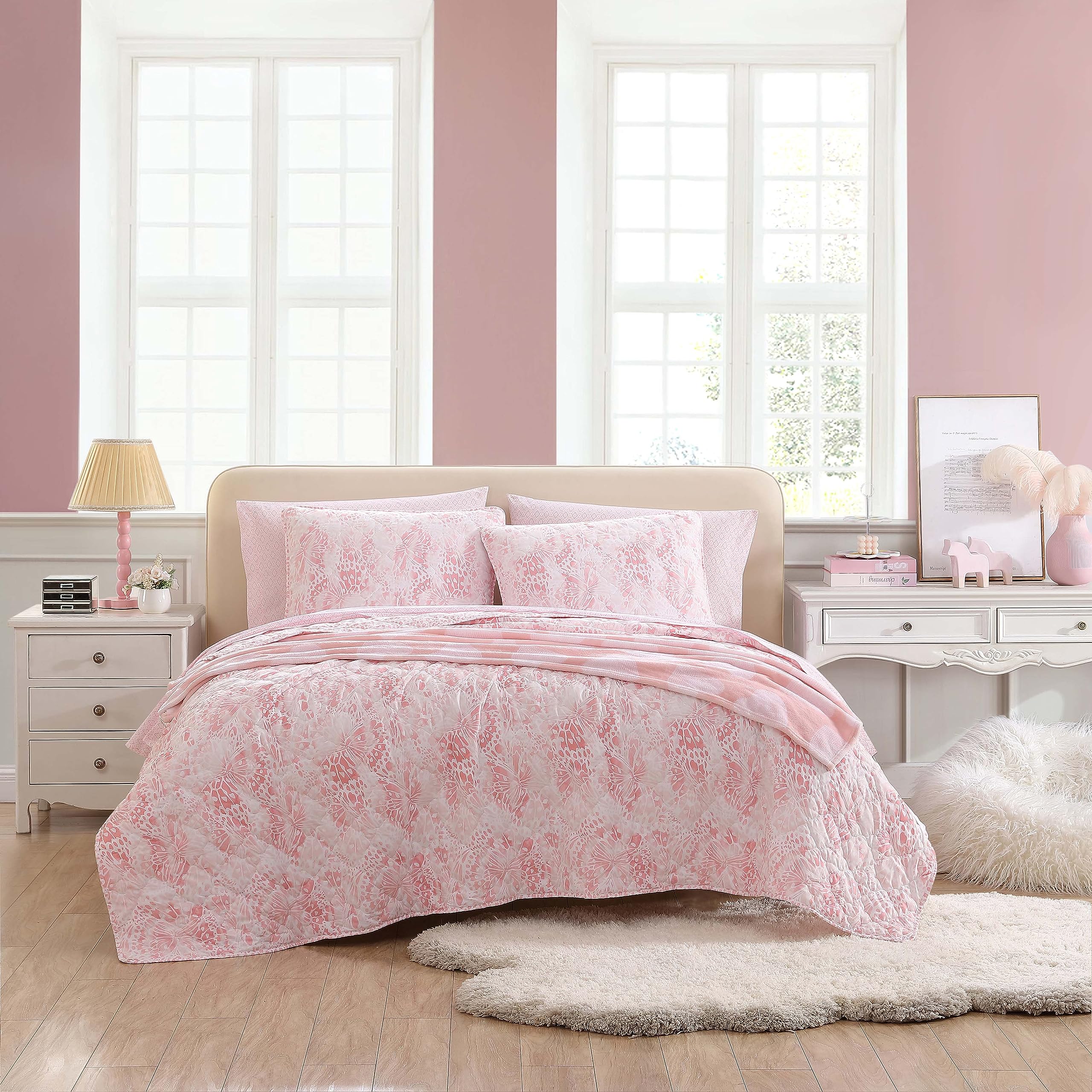 Betsey Johnson - Queen Quilt Set, Reversible Brushed Microfiber Bedding With Matching Shams, Diamond Stitched Bedroom Decor (But