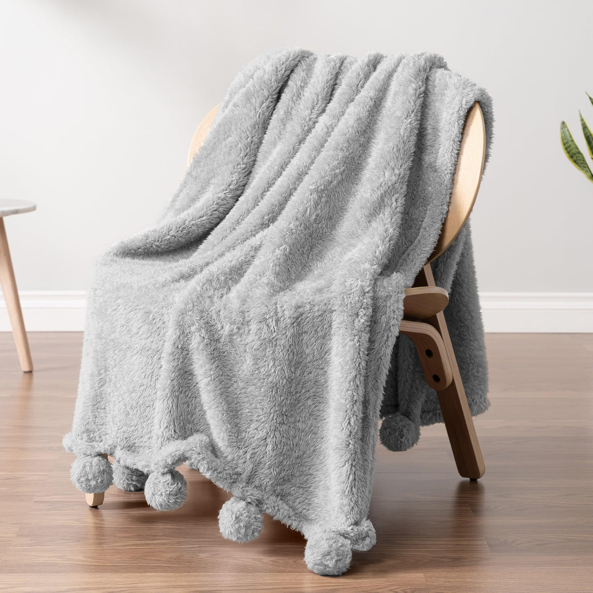 Pavilia Light Grey Sherpa Throw Blanket For Couch, Warm Plush Fuzzy Blanket Throw, Gray Sofa Throw, Lightweight Soft Cozy Fluffy