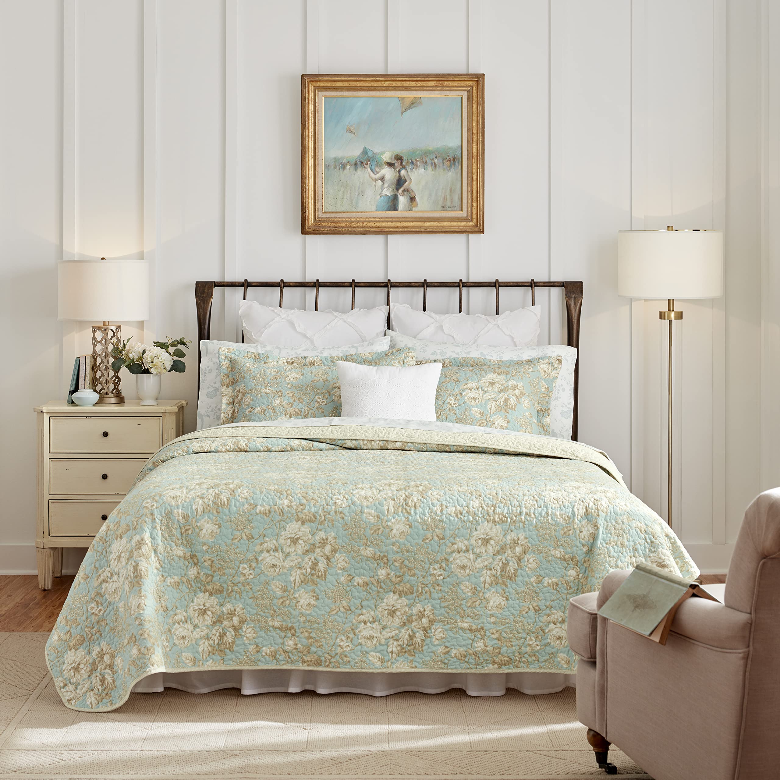Laura Ashley Home - King Quilt Set, Cotton Reversible Bedding With Matching Shams, Bedroom Decor Ideal For All Seasons (Brompton