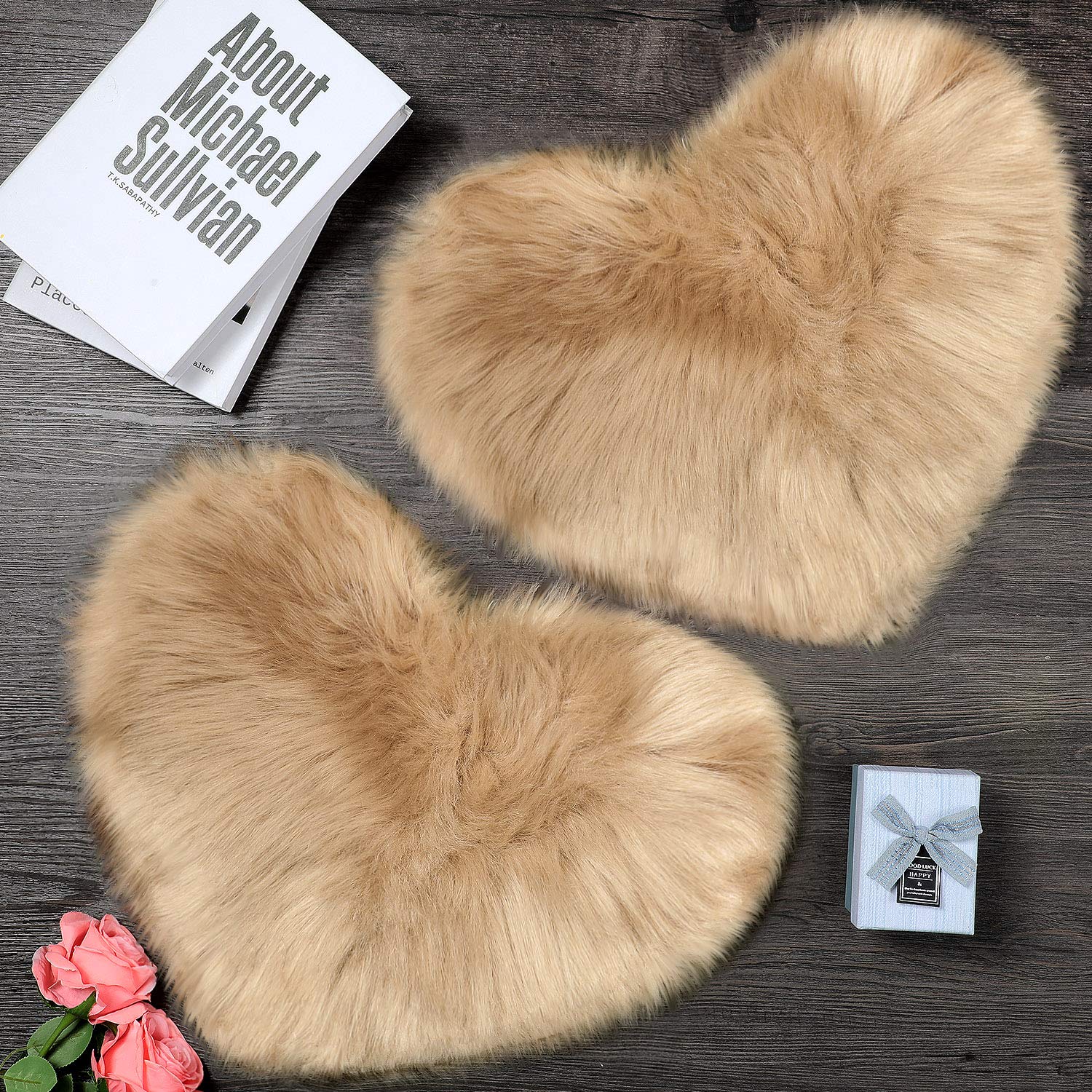 Mudder 2 Pieces Heart Shaped Rug Faux Room Fluffy Carpet Heart Shaped Door Mat for Room Bedroom, 12 x 16 Inch(Khaki)