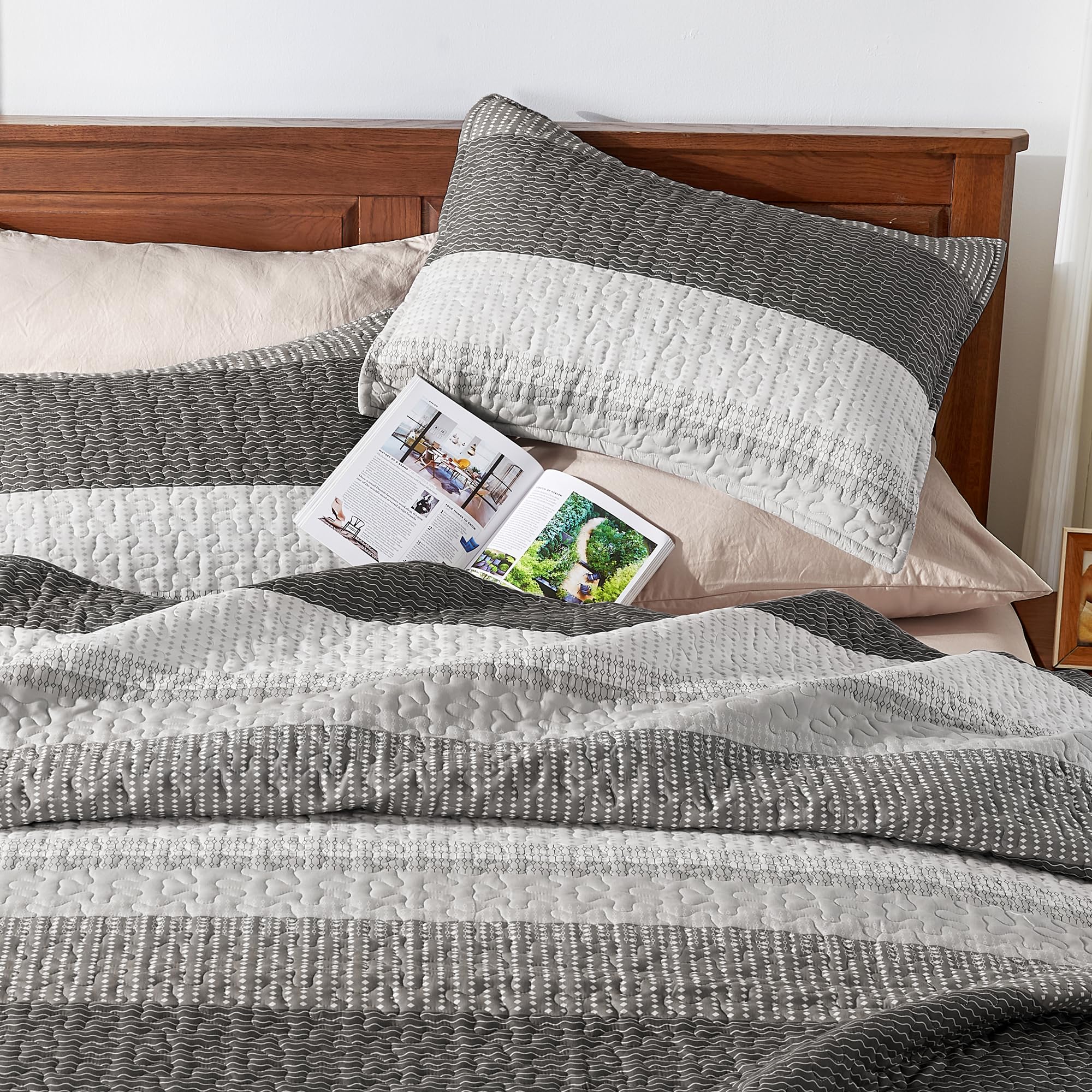 Andency California King Quilt Set - Dark Grey Lightweight Soft Quilt Cal King - Summer Bedspread California King Size - Bedding Coverlet For All Seasons (Includes 1 Quilt, 2 Pillow Shams)