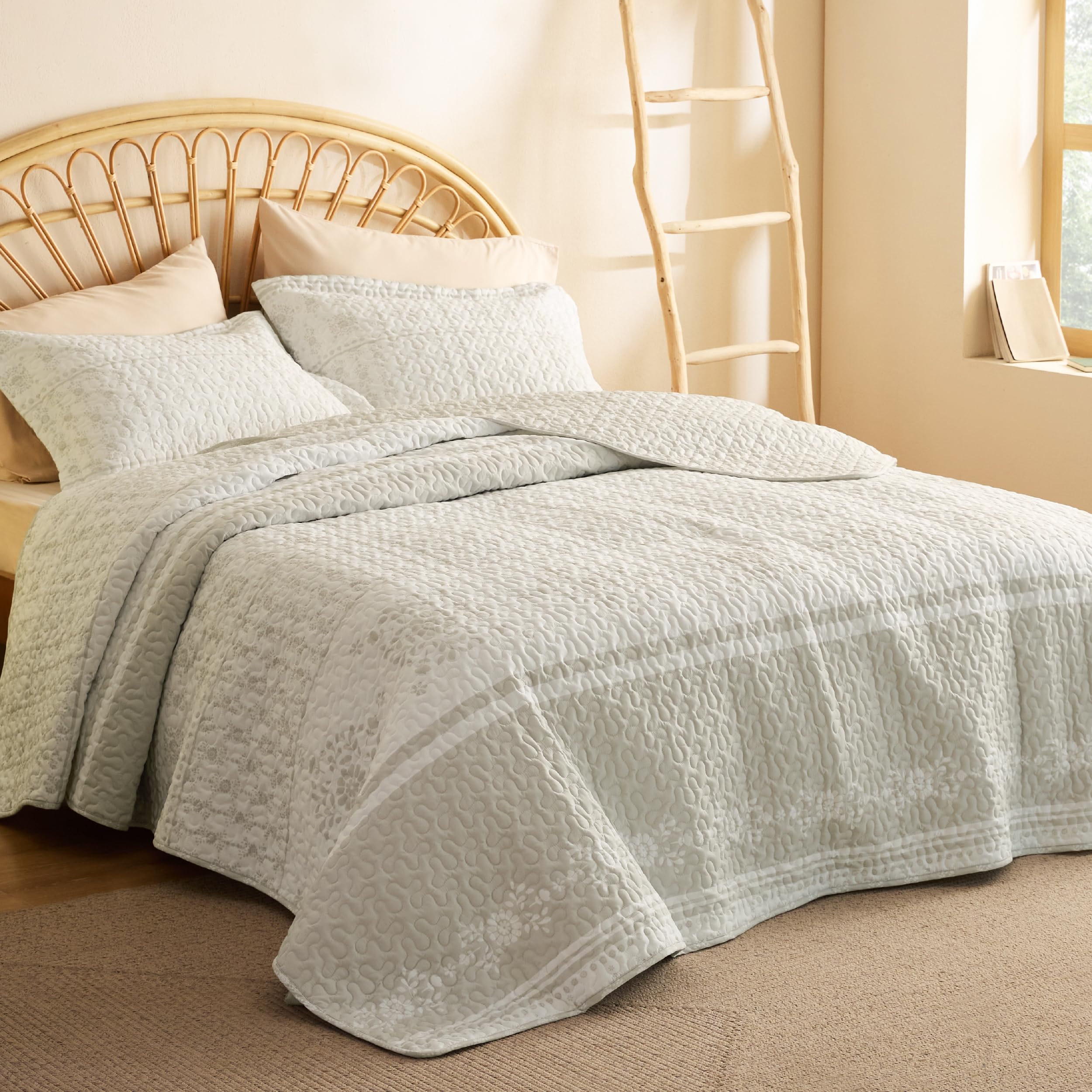 Bedsure Boho Quilt Set Queen - Reversible Bohemian Striped Pattern Quilt Bedding Set, 3 Pieces Lightweight Microfiber Bedspread, Linen Color Coverlet Set With 2 Pillow Shams For All Seasons (90'X96')