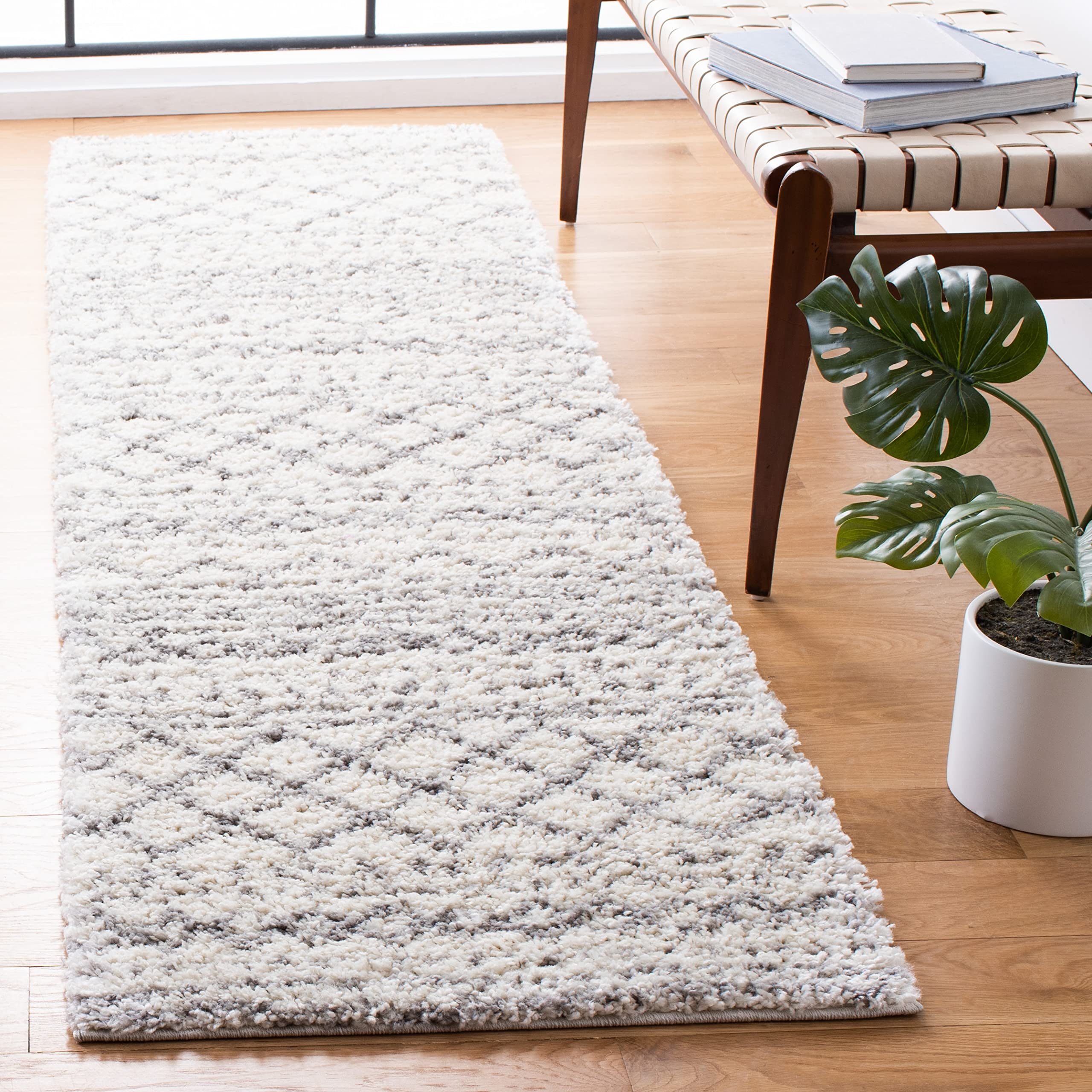 Safavieh Arizona Shag Collection Runner Rug - 23 x 6, Ivory & Grey, Moroccan Design, Non-Shedding & Easy Care, 1.6-inch Thick 