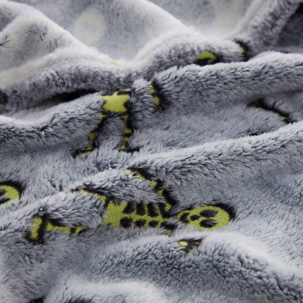 Serafina Home Halloween Glow In The Dark Throw Blanket: Skeletons And Jack O Lantern Pumpkins On Grey Velvet Fleece For Sofa Bed