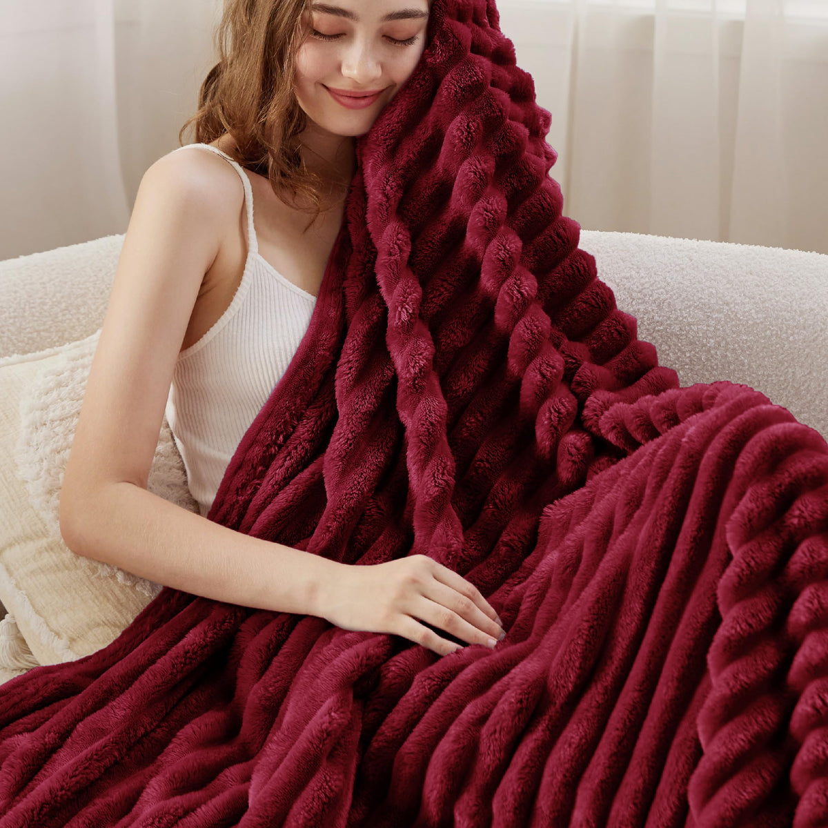 Bedsure Burgundy Fleece Blanket For Couch - Super Soft Cozy Blankets For Women, Cute Small Blanket For Girls, 50X70 Inches