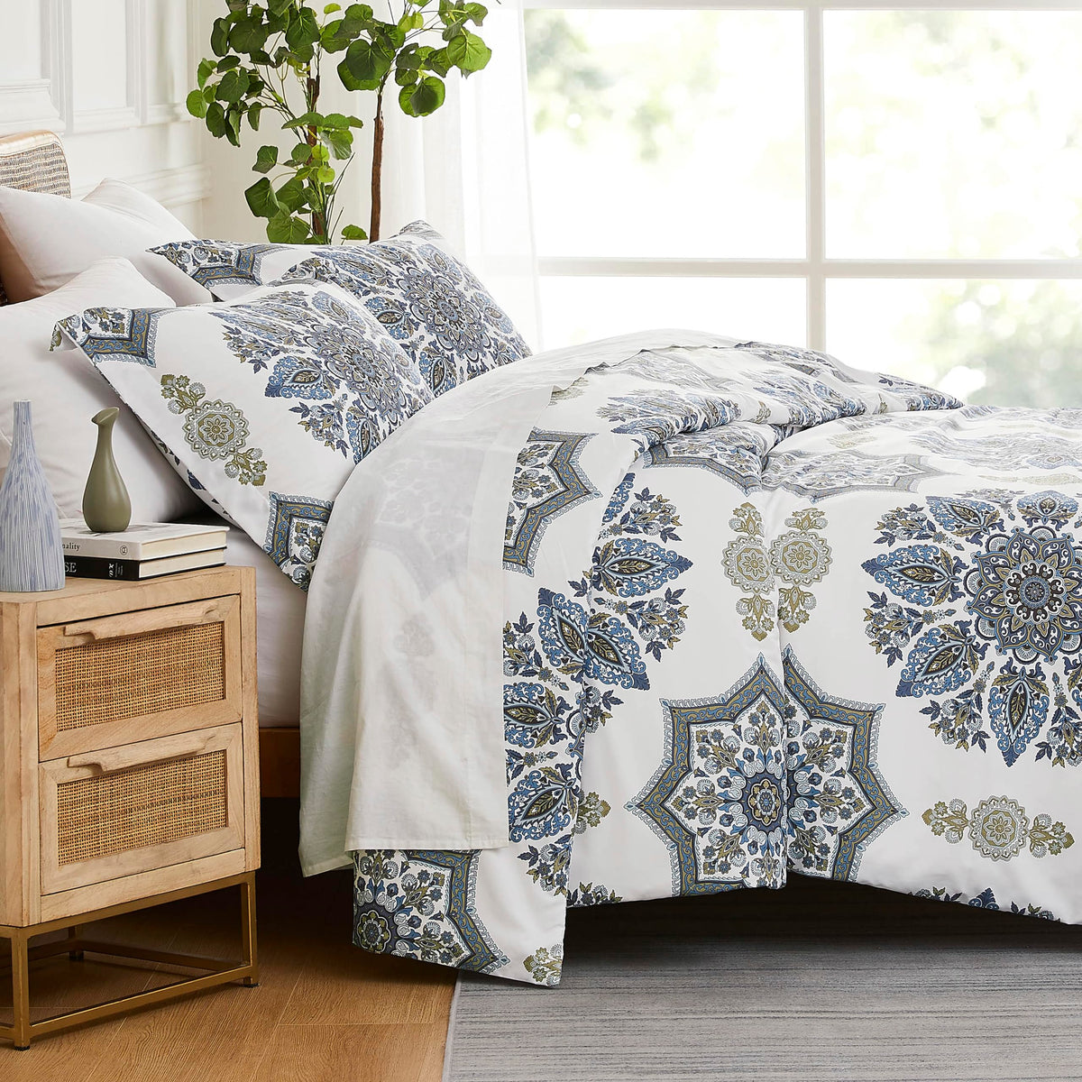 Southshore Fine Living, Inc. Oversized Comforter Full Size Set, Down Alternative Boho Bedding, Paisley Floral Print Bed Spread,