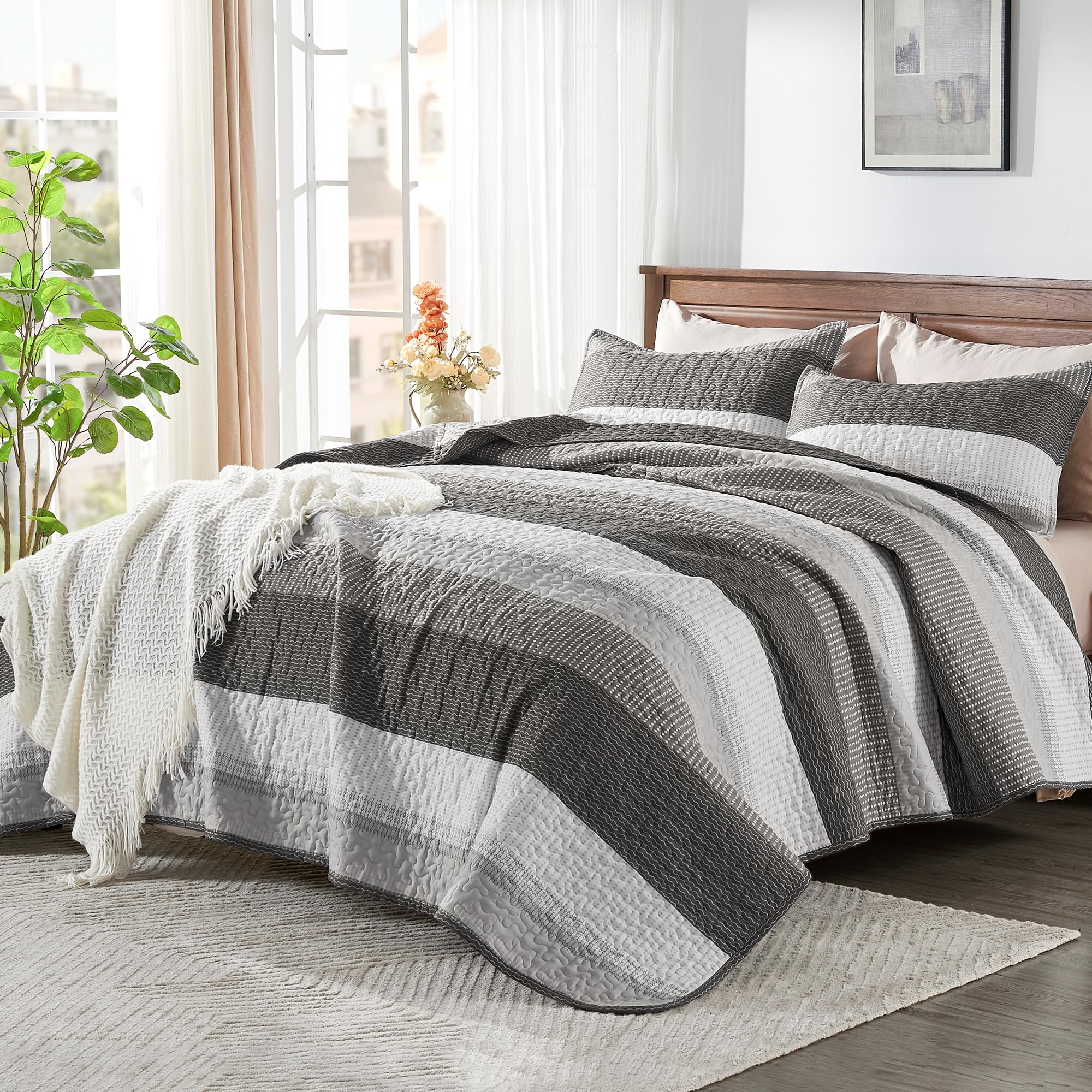 Andency California King Quilt Set - Dark Grey Lightweight Soft Quilt Cal King - Summer Bedspread California King Size - Bedding Coverlet For All Seasons (Includes 1 Quilt, 2 Pillow Shams)