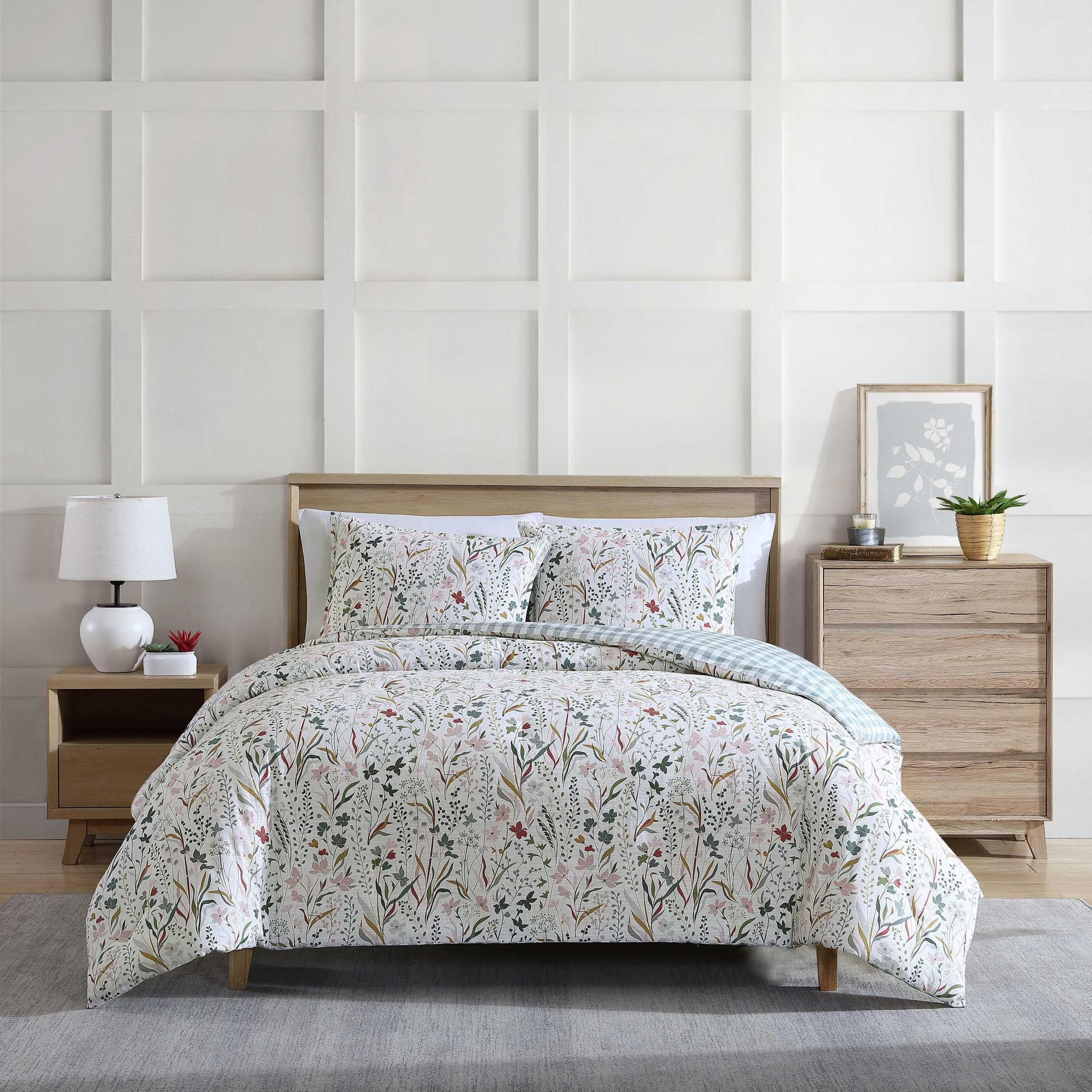 Eddie Bauer - Queen Comforter Set, Reversible Cotton Bedding With Matching Shams, Classic Floral Home Decor With Plaid Reverse (