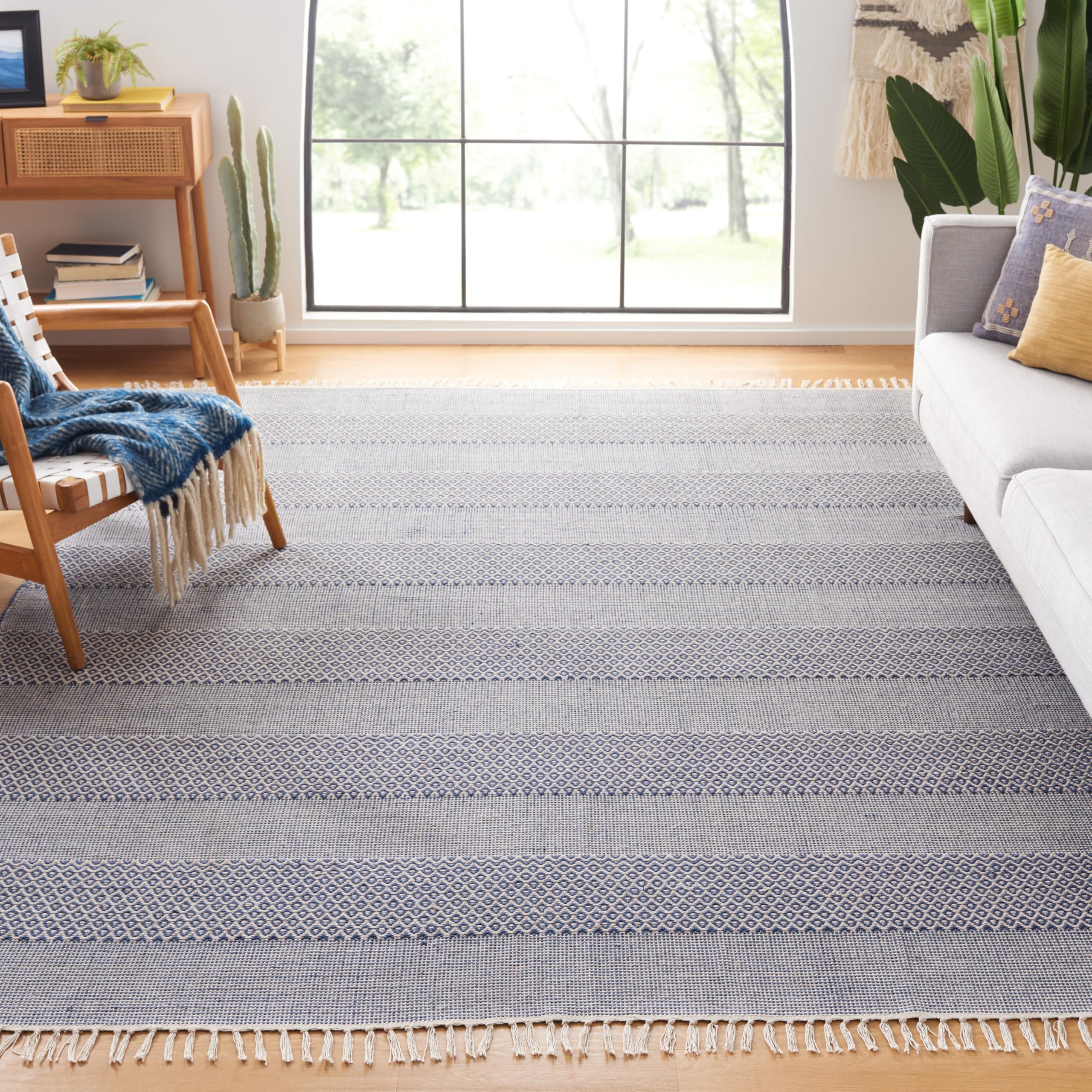 SAFAVIEH Montauk Collection Area Rug - 10 x 14, Ivory & Navy, Handmade Flat Weave Boho Farmhouse Cotton Tassel Fringe, Ideal f