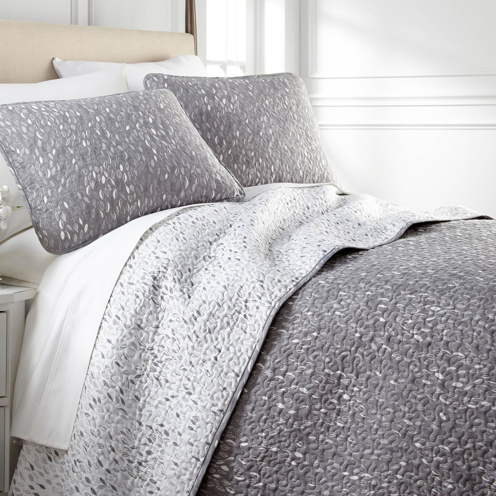 Southshore Fine Living, Inc. Oversized King Quilt Bedding Set, 3-Piece, King Size Grey Quilt With 2 Shams, Botanical Leaves Prin