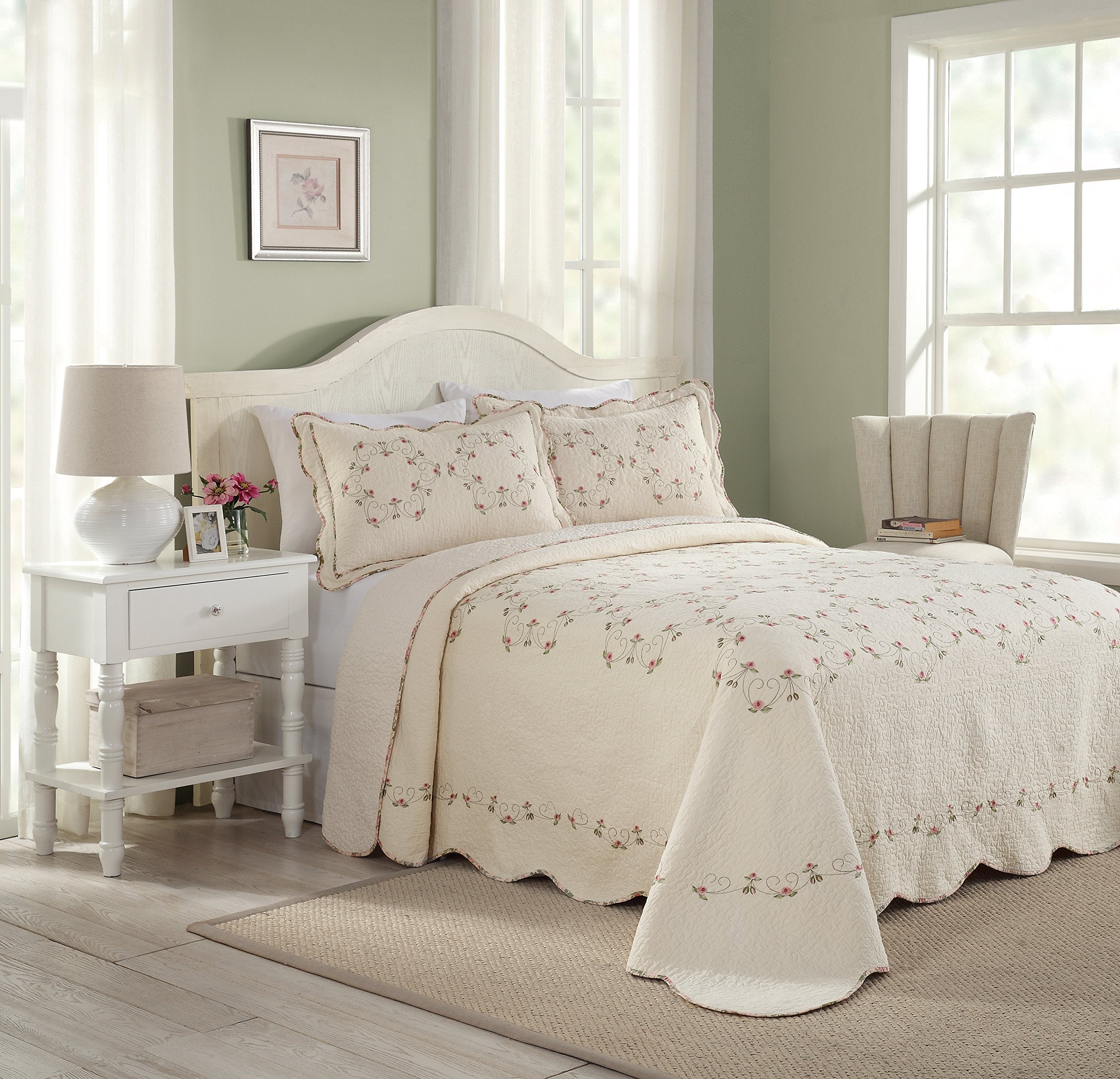 Modern Heirloom Felisa Floral Embroidered Quilted Bedspread, Lightweight All Seasons Vintage Bedding, Queen Size 102' W X 118'