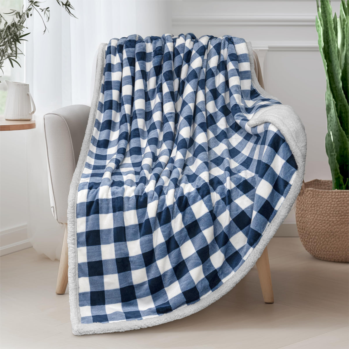 Pavilia Navy Blue And White Buffalo Plaid Sherpa Fleece Throw Blanket For Couch, Soft Flannel Blanket For Sofa Bed, Checkered De