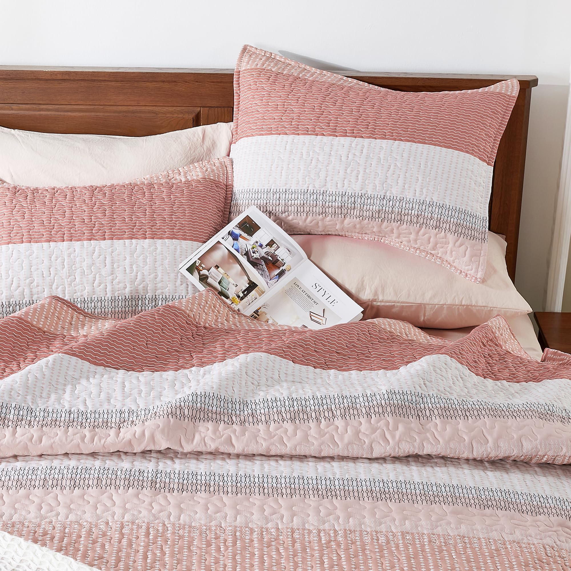 Andency Queen Quilt Bedding Set Blush Pink, 3 Pieces Patchwork Summer Striped Ultra Soft Lightweight Bedspreads, Coverlets Set With 2 Pillow Shams For All Seasons (90'X96')