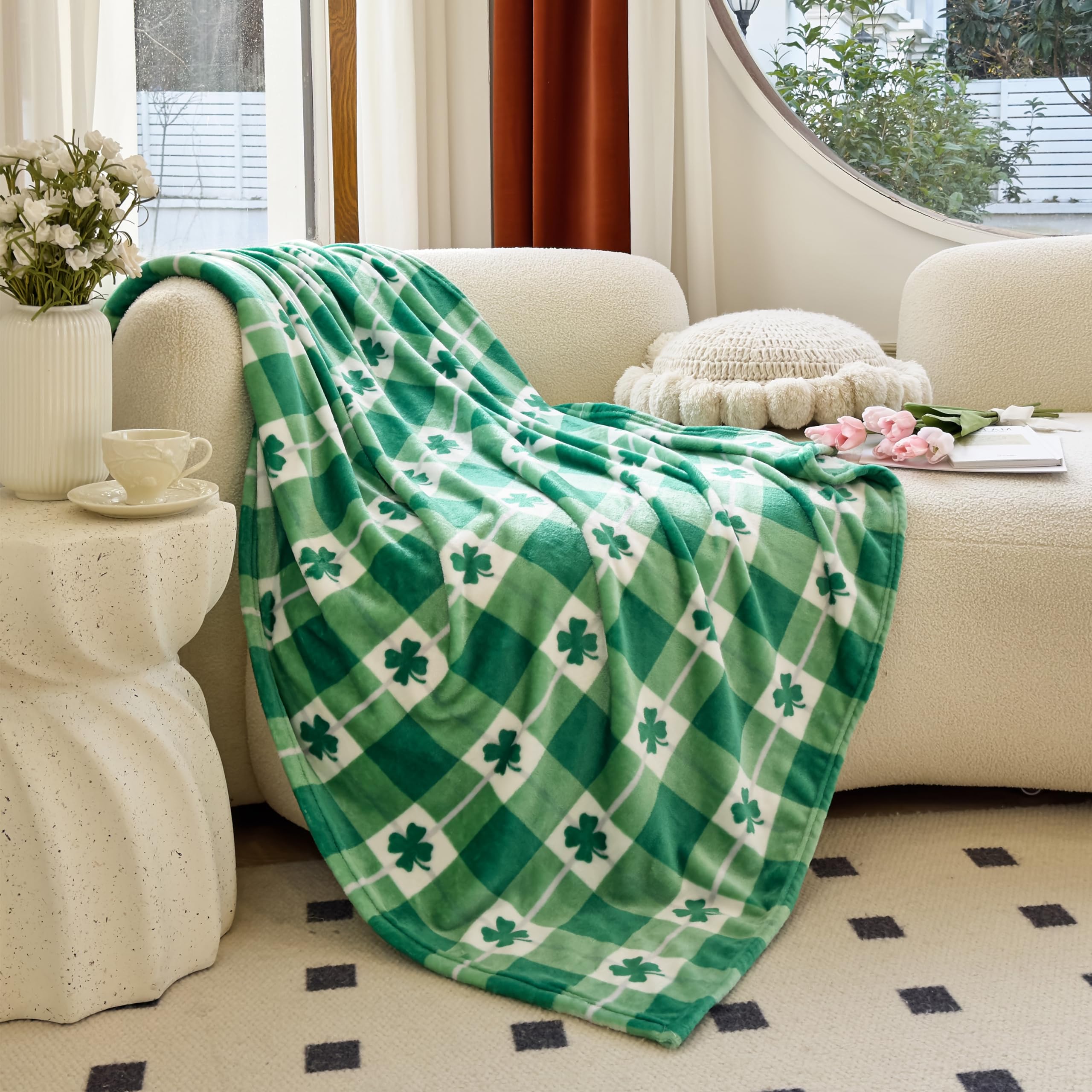 Elegant Comfort Luxury Velvet Super Soft Irish Green Clover Shamrock Print Fleece Blanket-St Patricks Day Theme D  Cor Fuzzy War