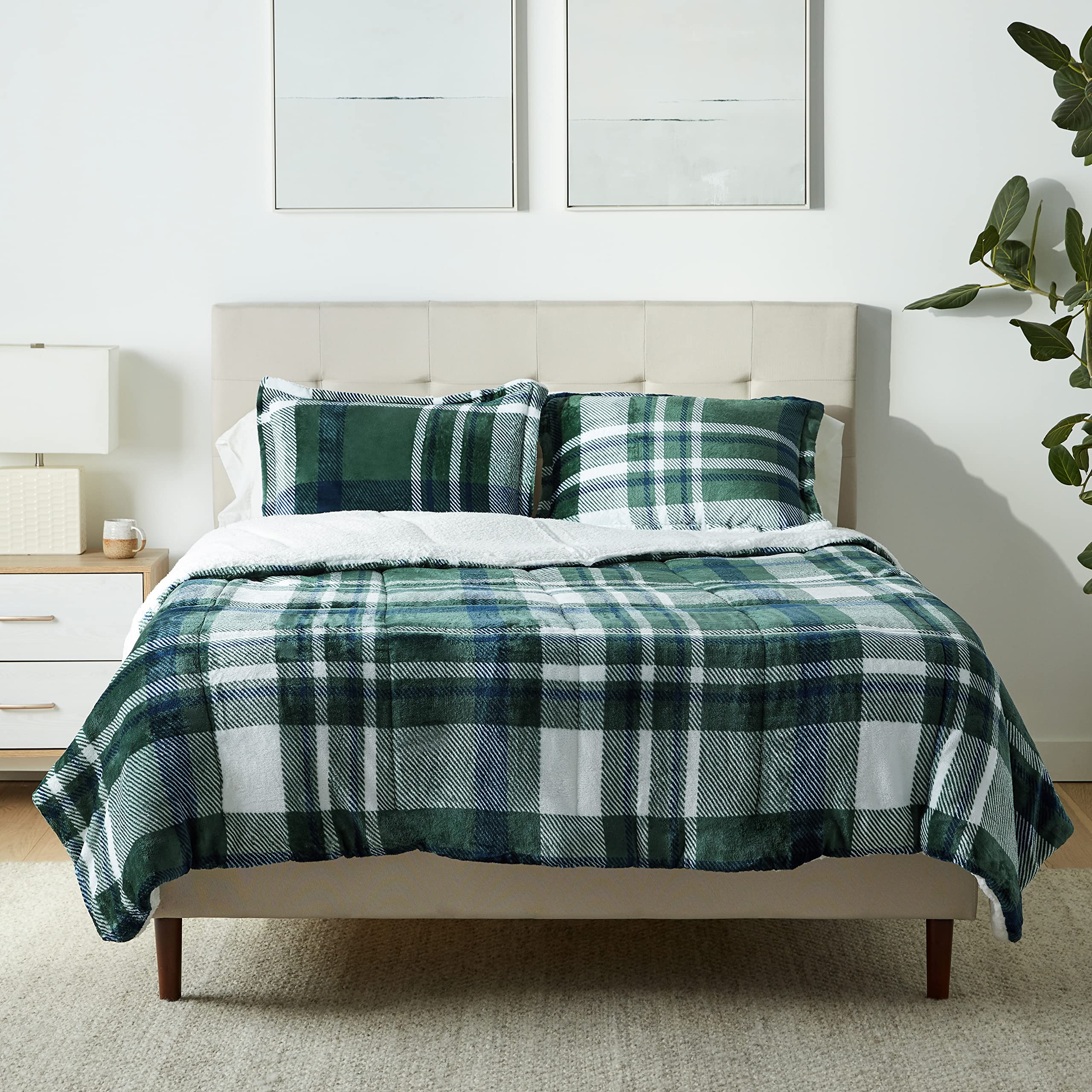 Amazon Basics 3 Piece Bedding Set, Micromink Sherpa, Ultra-Soft, Warm All Season Comforter, Full/Queen, Green Plaid