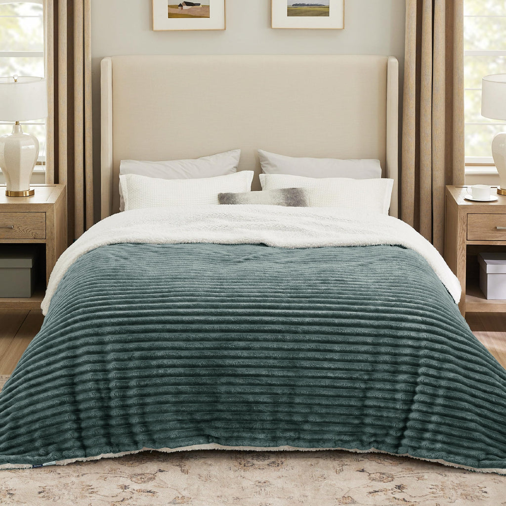 Bedsure Sherpa Blanket King Size For Bed - Super Soft Cozy Plush Fleece Thick Warm Blanket For Winter, Dark Green, 108X90 Inches