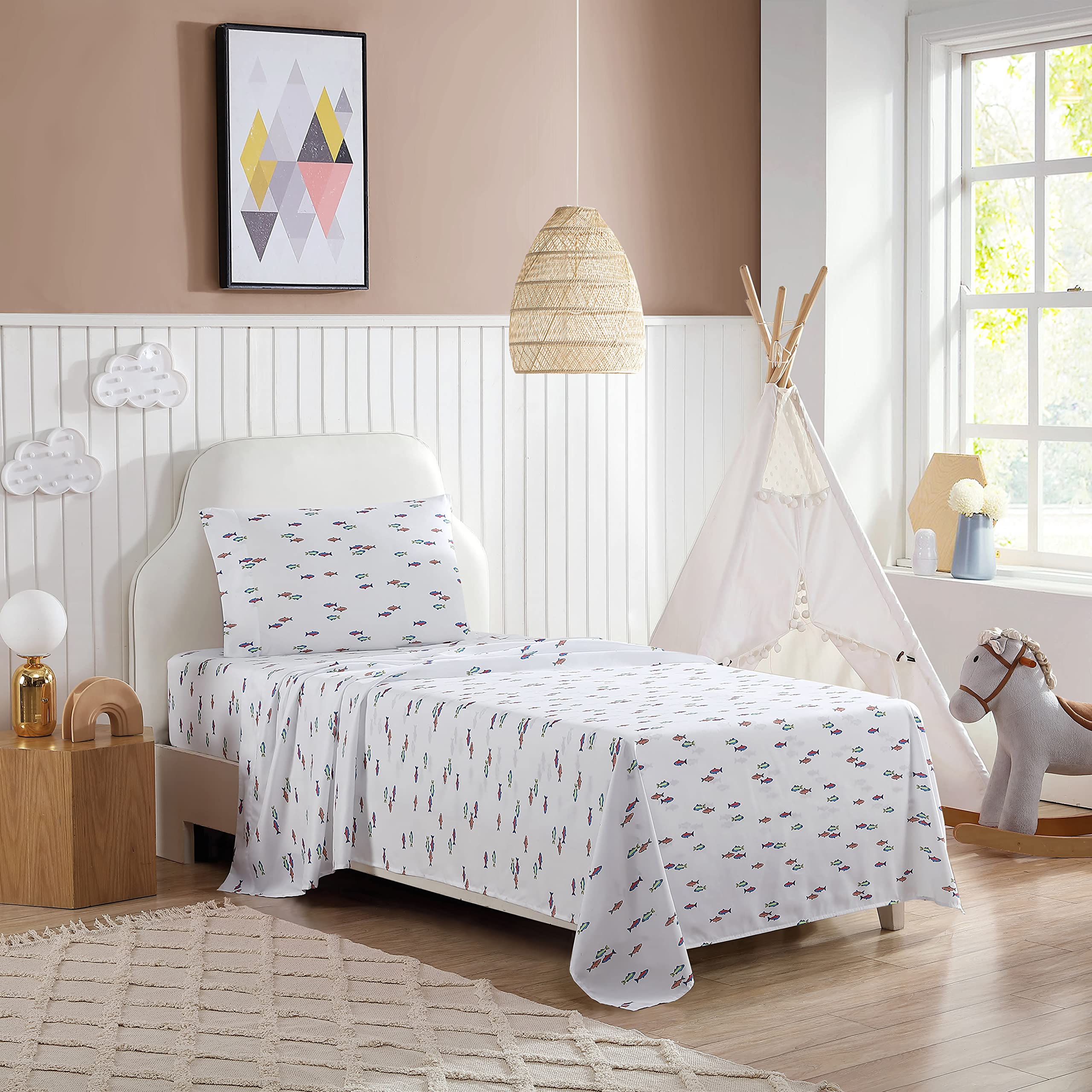 Eddie Bauer Kids - Queen Sheets, Stain Resistant Kids Bedding, Ideal For Toddler Bedding Set (Fish Lake White, Queen)