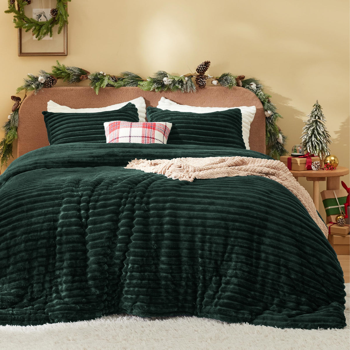 Bedsure Fluffy Comforter Set Queen - Super Soft Faux Fur Comforter Queen Size Emerald, Winter Warm Fleece Bedding Set, Plush Fuz