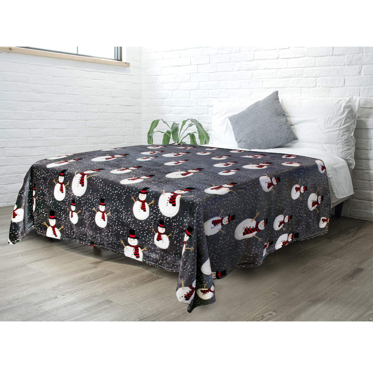 Pavilia Christmas Snowman Throw Blanket | Grey Christmas Fleece Blanket | Soft, Plush, Warm Winter Cabin Throw, 60X80 (Grey Snow