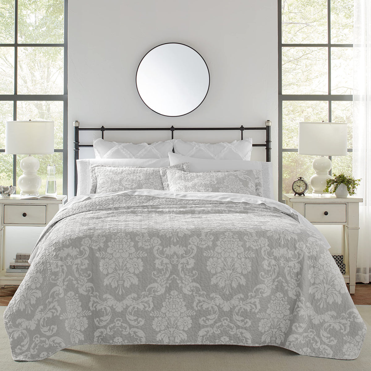 Laura Ashley Quilt Set Cotton Reversible Bedding With Matching Shams, Lightweight Home Decor Ideal For All Seasons, Queen, Venet