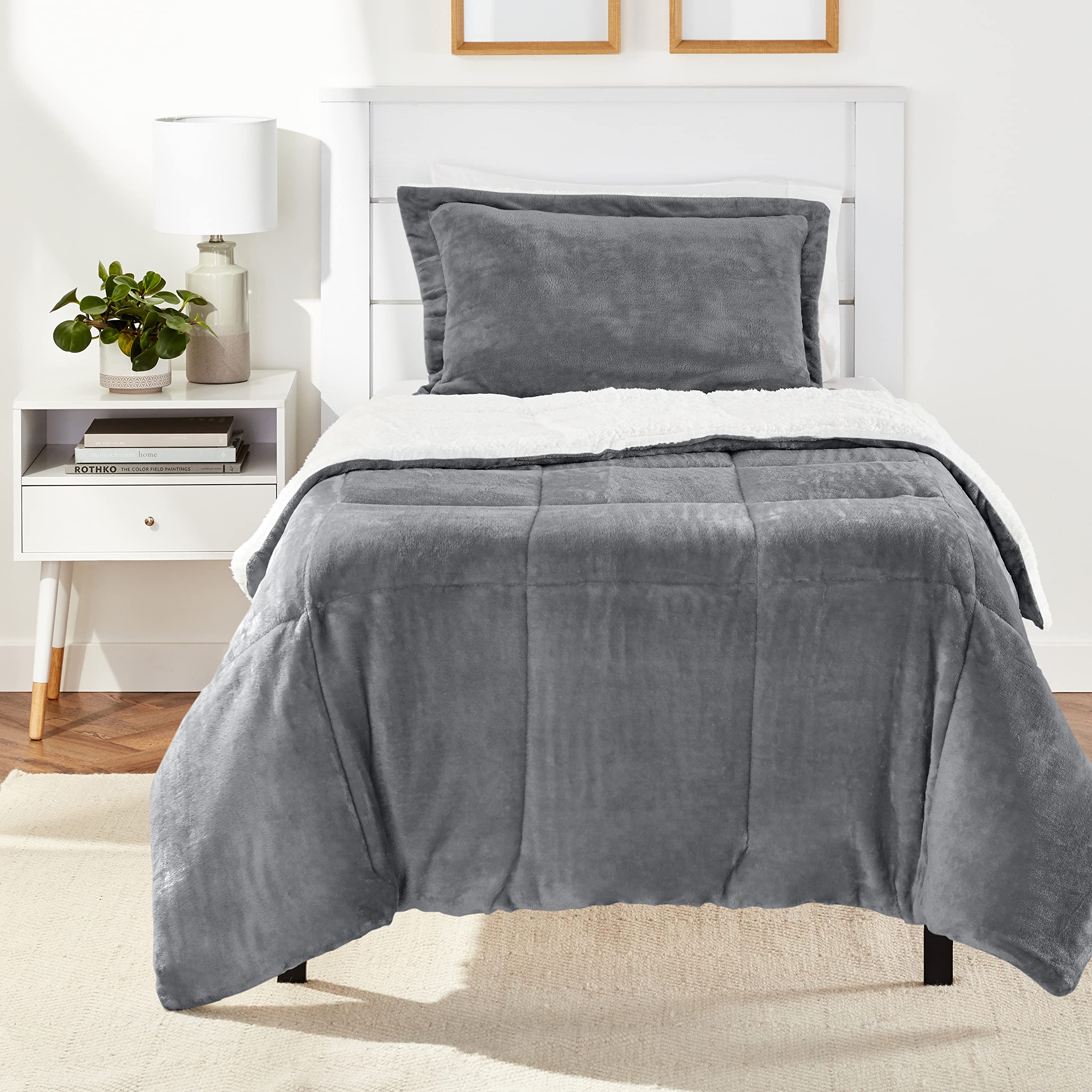 Amazon Basics 3 Piece Bedding Set, Micromink Sherpa, Ultra-Soft, Warm All Season Comforter, Twin, Charcoal, Solid
