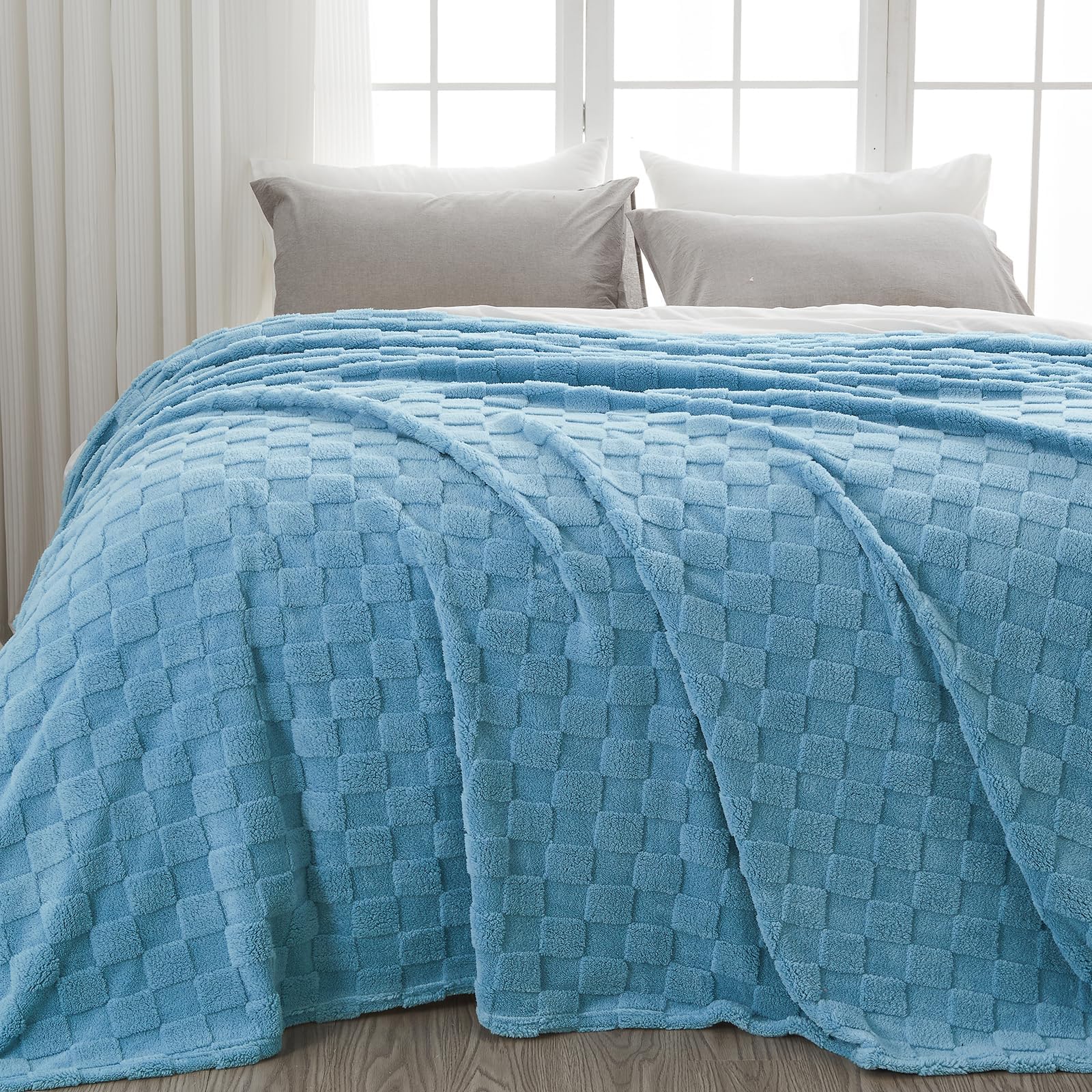 Newcosplay Super Soft King Blanket Blue Premium Silky Flannel Fleece 3D Checkered Lightweight Bed Blanket All Season Use (Blue C