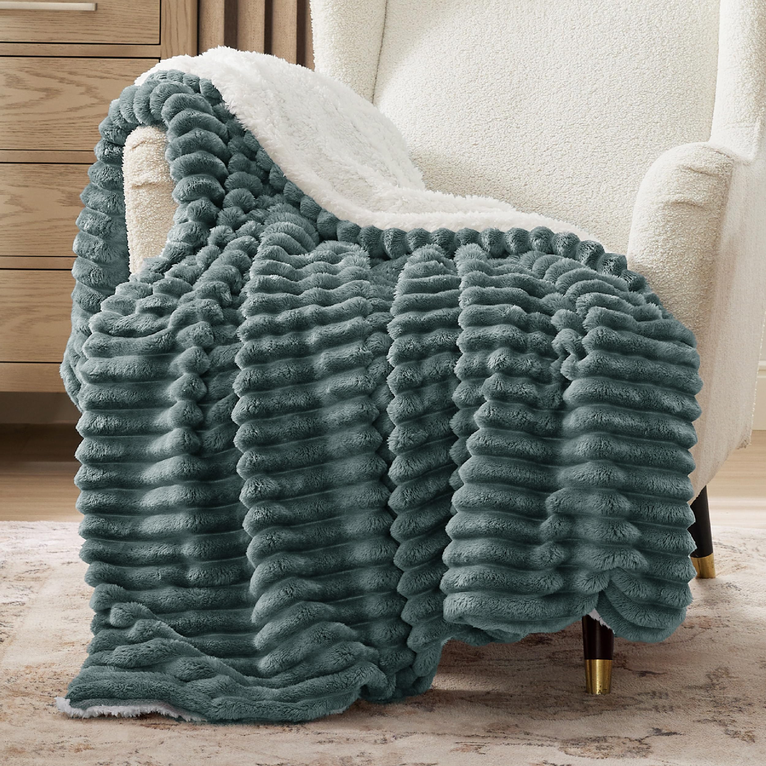 Bedsure Sherpa Blanket Twin Size For Couch - Super Soft Cozy Fleece Thick Warm Blanket For Winter, Plush Dark Green Throw Gift For Women, 60X80 Inches