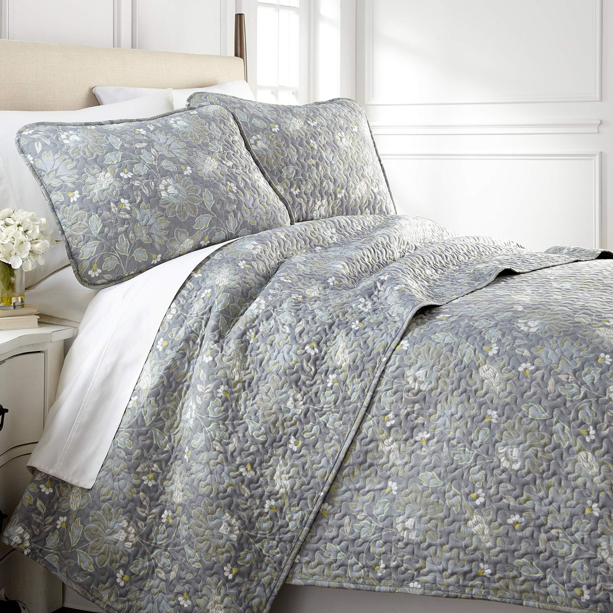 Southshore Fine Living, Inc. Oversized King Quilt, 3-Piece, King Size Blue Quilt Set With 2 Shams, Infinite Blossom Floral Print