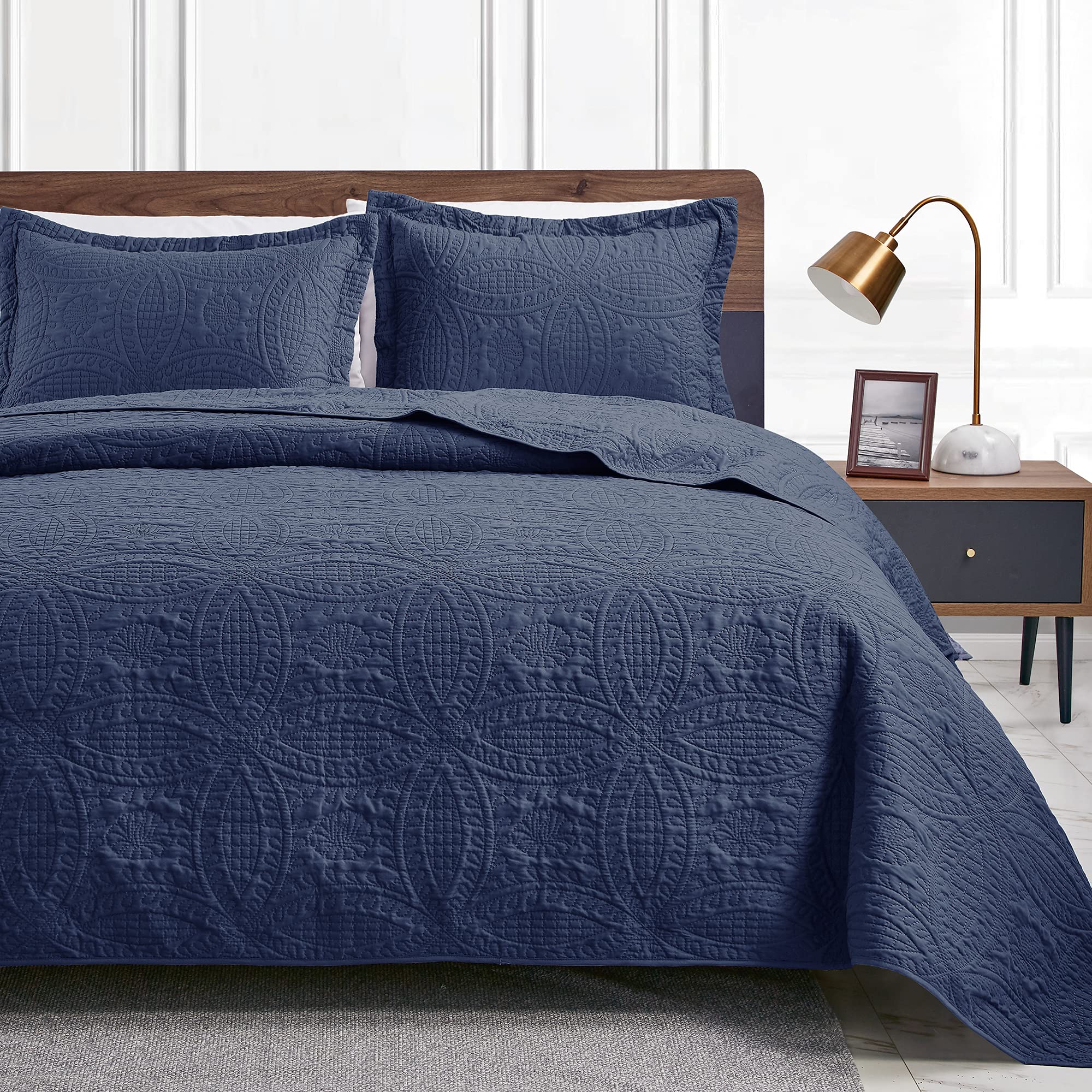 Love'S Cabin Quilts For Queen Bed Navy Blue Bedspreads - Soft Summer Lightweight Microfiber Bedspread- Modern Style Coin Pattern