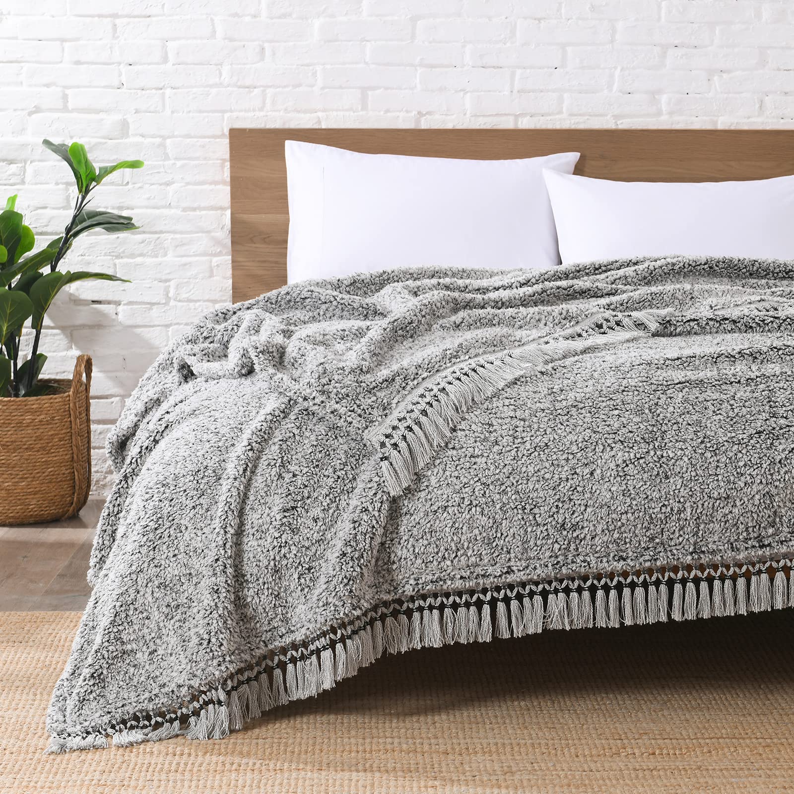 Ultra Soft Fleece Sherpa Blanket King Size,Lightweight Cozy Boho Bed Blanket with Decorative Tassel, Pattern Reversible, 2 Tones