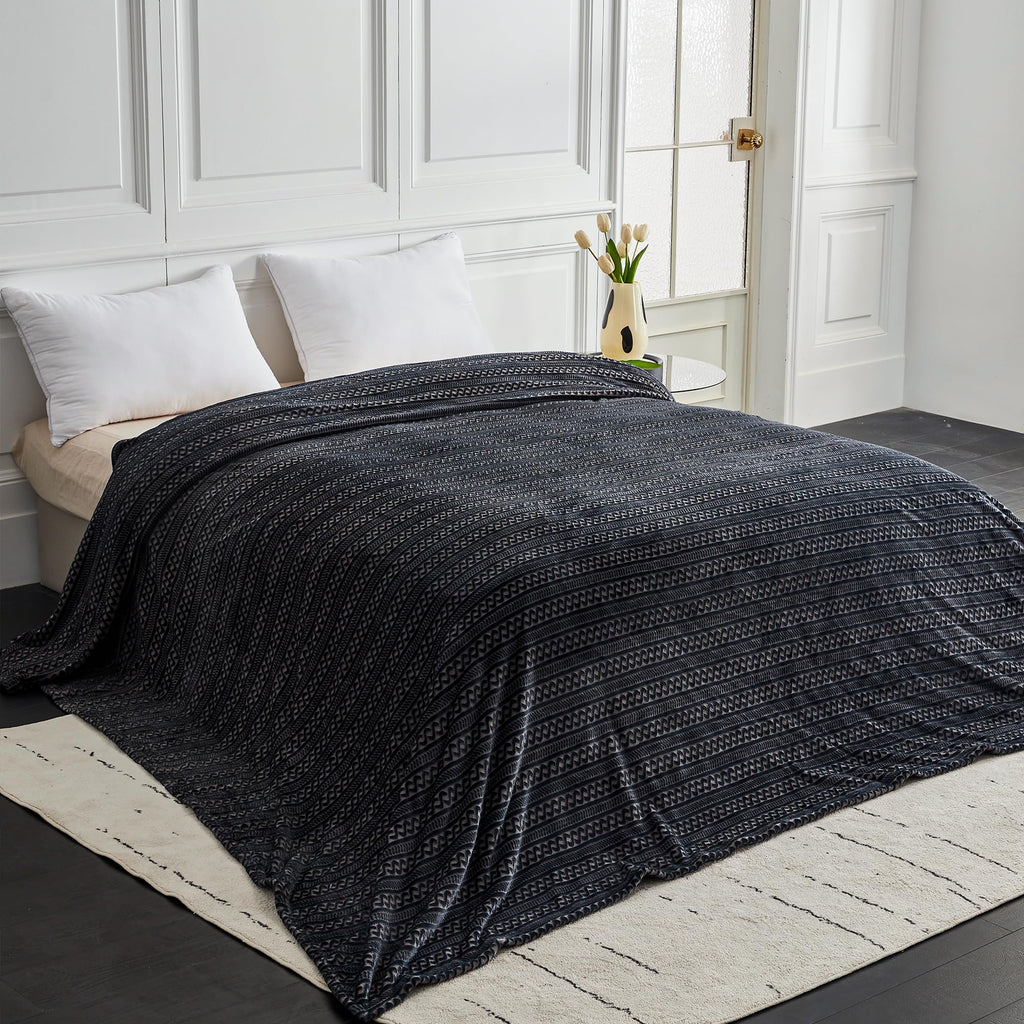 Serenhom Soft Cozy 120X120 Inches Seamless Oversized King Fleece Blanket, 3D Jacquard Decorative Giant 10'X10' California King B