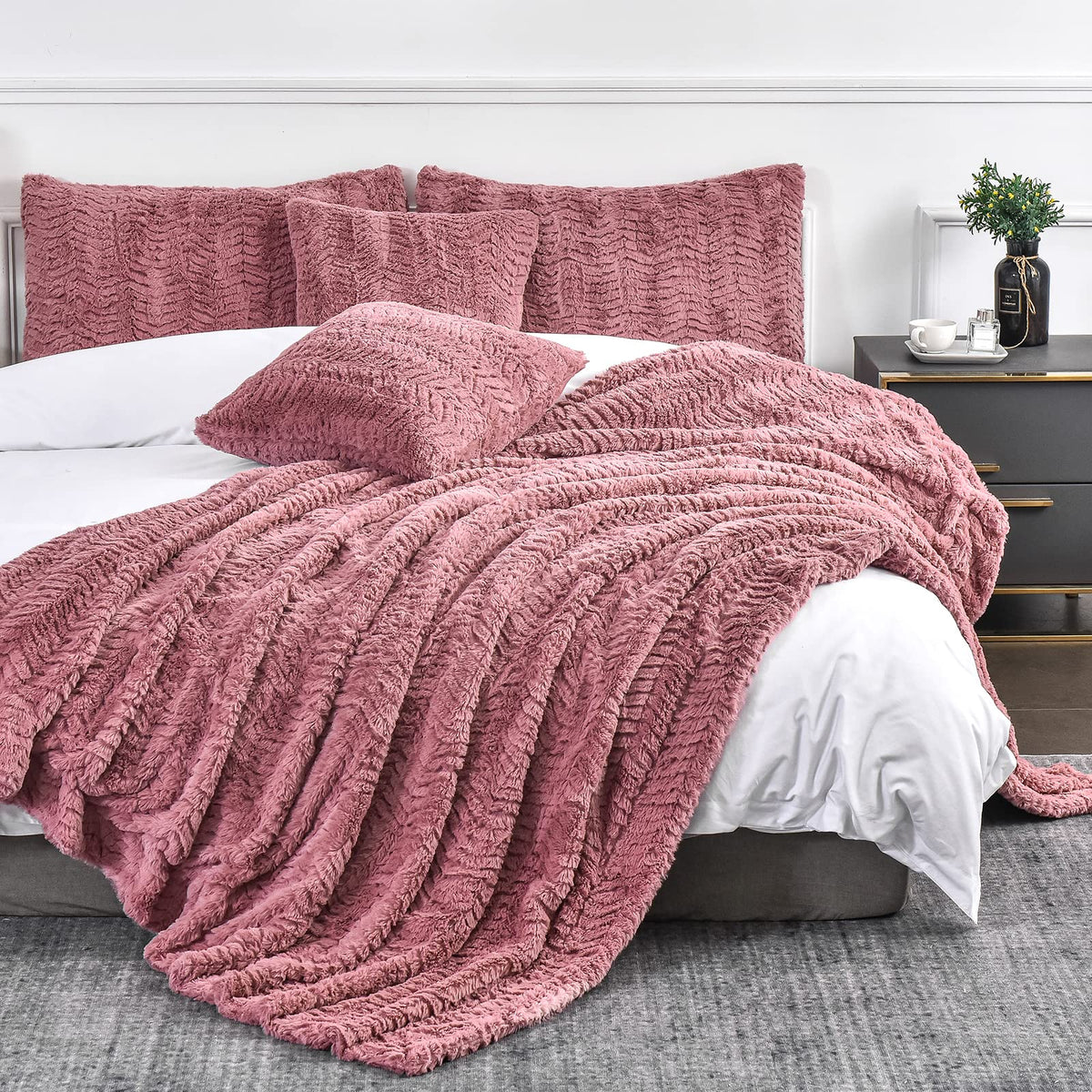 Yusoki Luxury Faux Fur Blanket,Soft Fuzzy Fluffy Cozy Blanket Plush Furry Comfy Warm Blanket For Couch Bed Chair Sofa Bedroom Wo