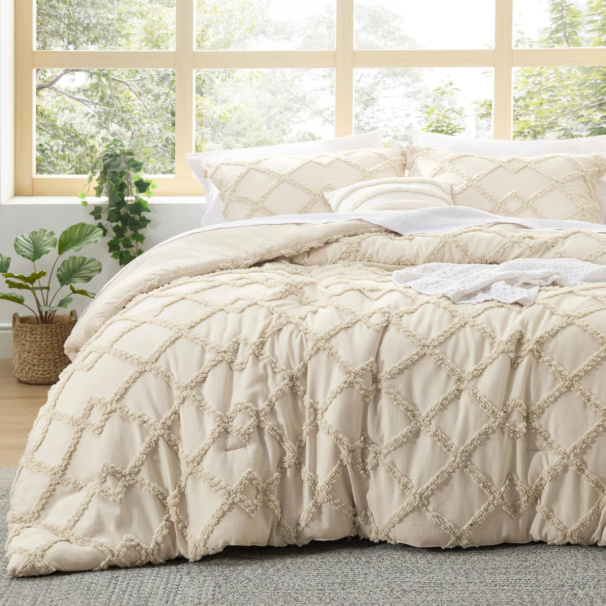 Bedsure Boho Comforter Set Queen - Beige Tufted Queen Size Comforter, 3 Pieces Farmhouse Shabby Chic Embroidery Bed Set, Soft Fl