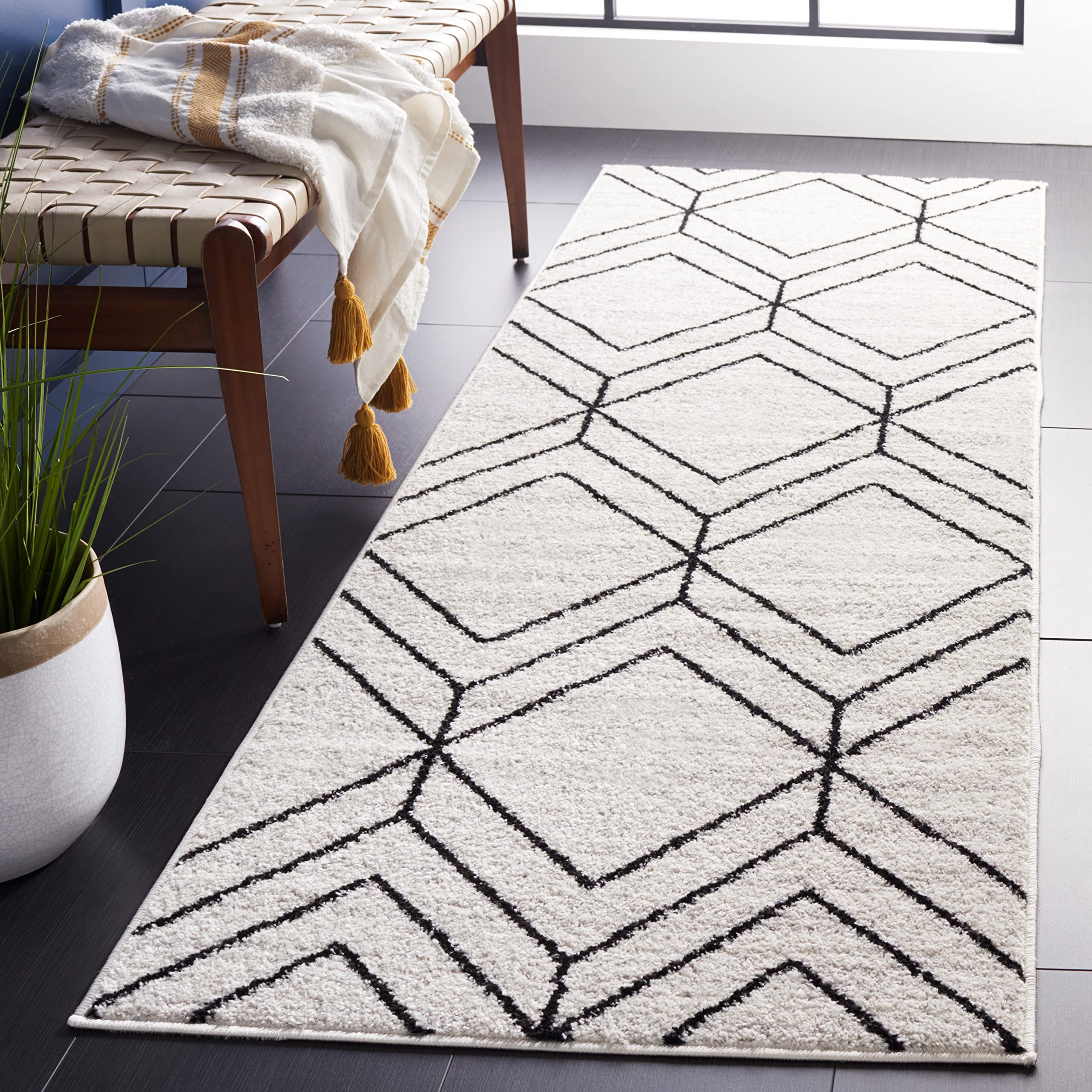 SAFAVIEH Adirondack Collection Runner Rug - 26 x 8, Light Grey & Black, Modern Geometric Design, Non-Shedding & Easy Care, Ide