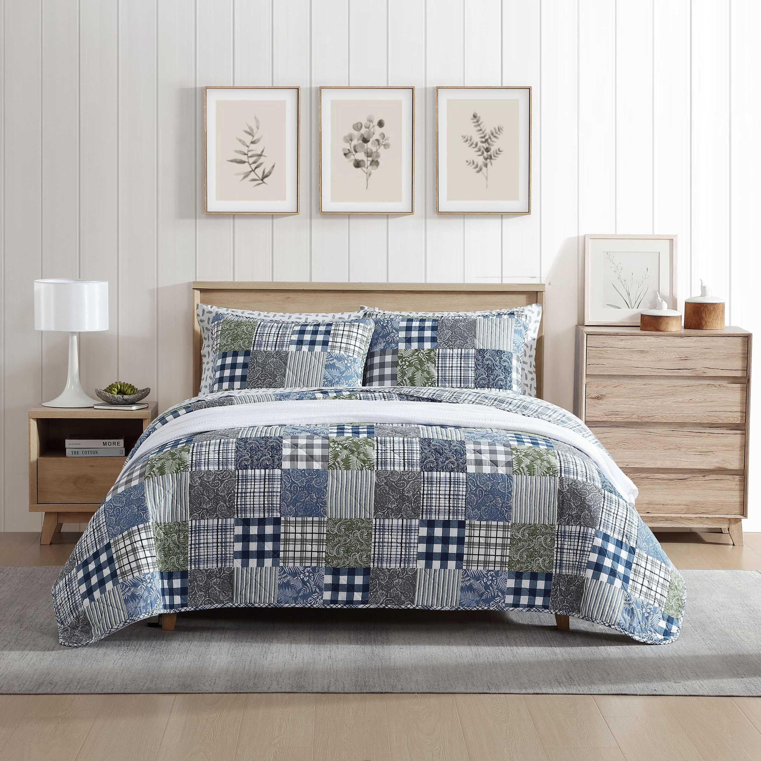 Eddie Bauer - Queen Quilt Set, Reversible Cotton Bedding With Matching Shams, Patchwork Home Decor With Plaid Reverse (Cozy Plai