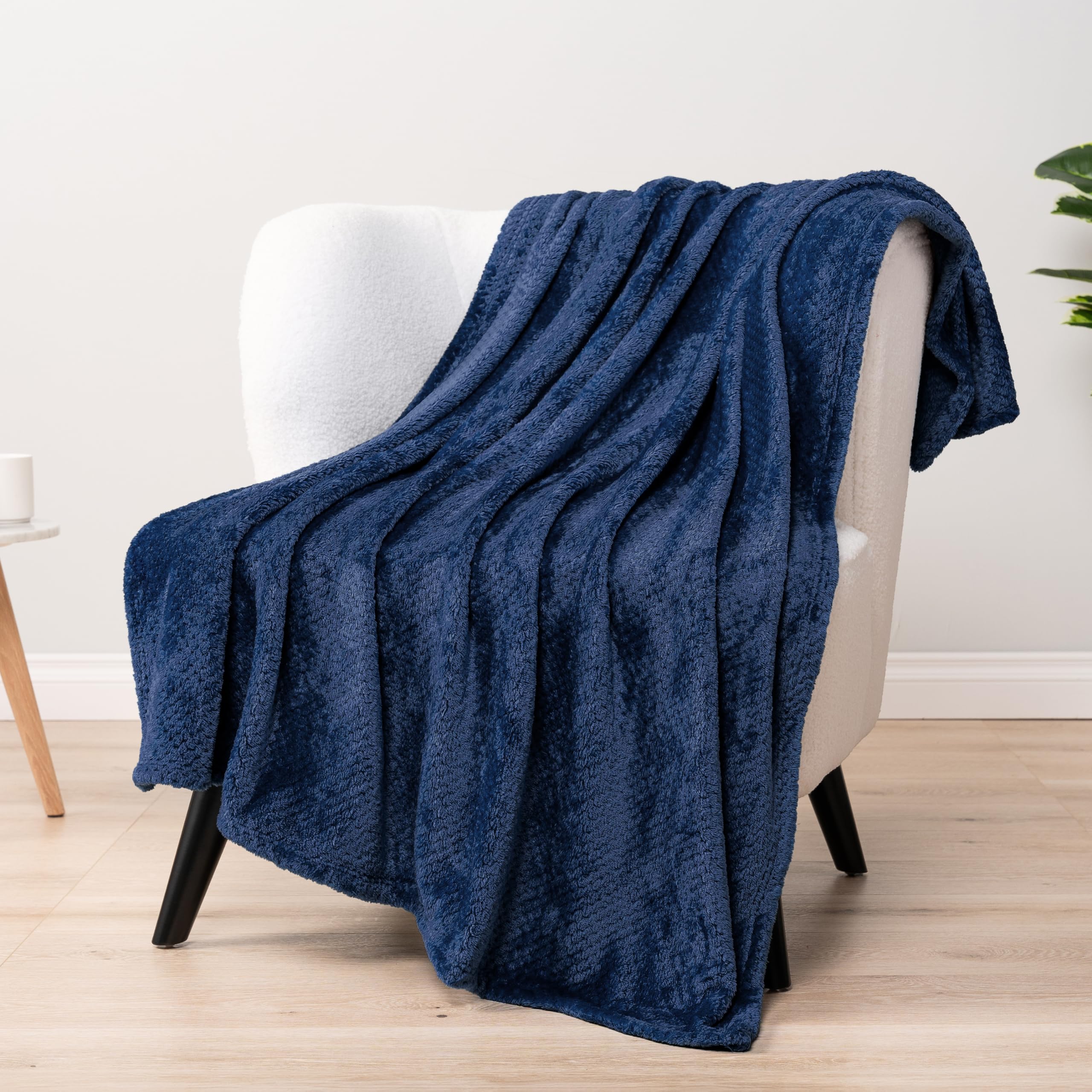 Pavilia Navy Blue Throw Blanket For Couch Bed, Soft Fleece Throws For Sofa Chair, Fuzzy Waffle Textured Blanket, Cozy Warm Light