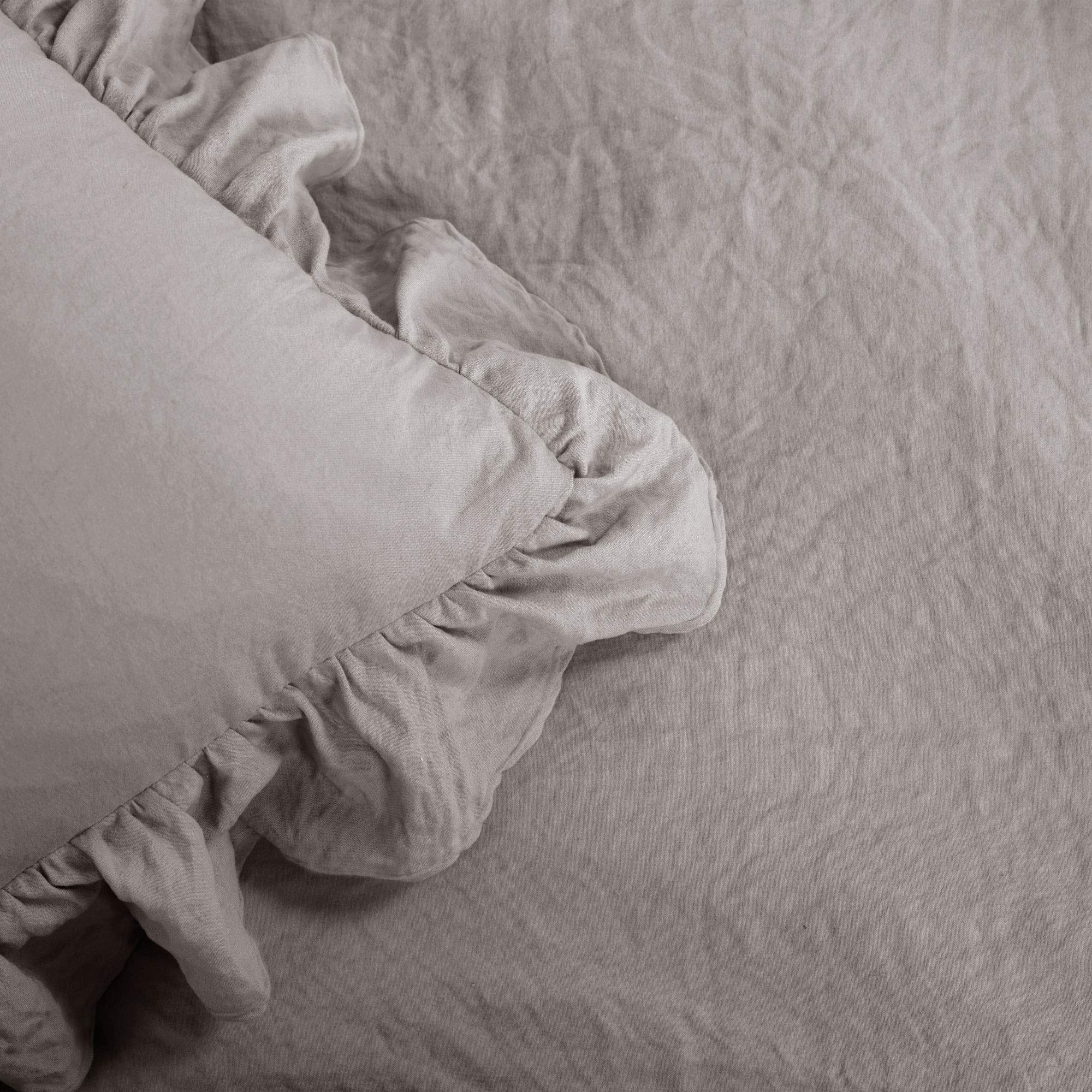 Lush Decor Reyna Ruffle Comforter Set - 3 Piece Cozy Ruffled Bedding Set - Timeless Elegance And Comfort For Bedroom - King, Gra