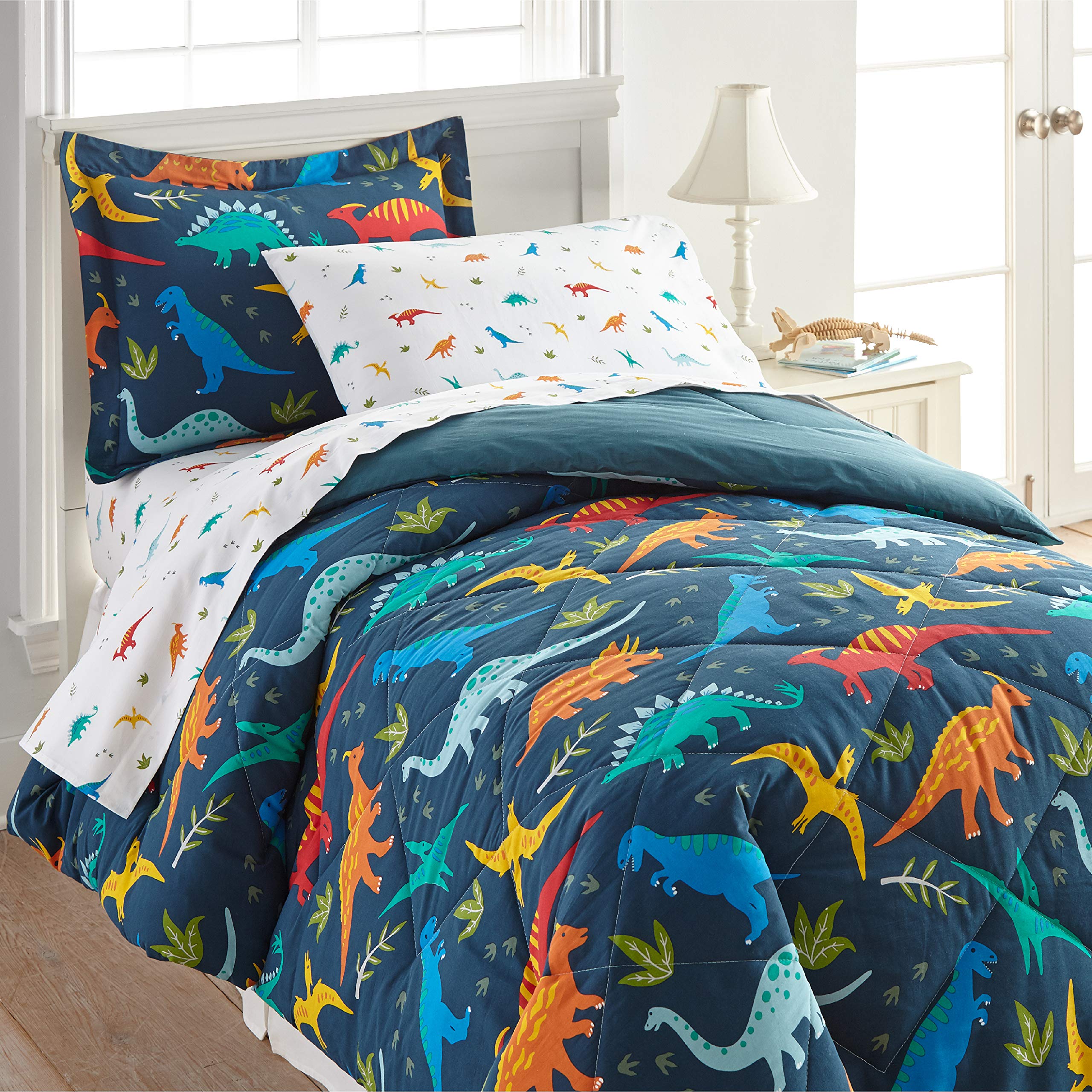 Wildkin 100% Cotton 7 Pc Full Bed-in-A-Bag for Boys & Girls, Bedding Set Includes Comforter, Flat Sheet, Fitted Sheet, Two Pillo