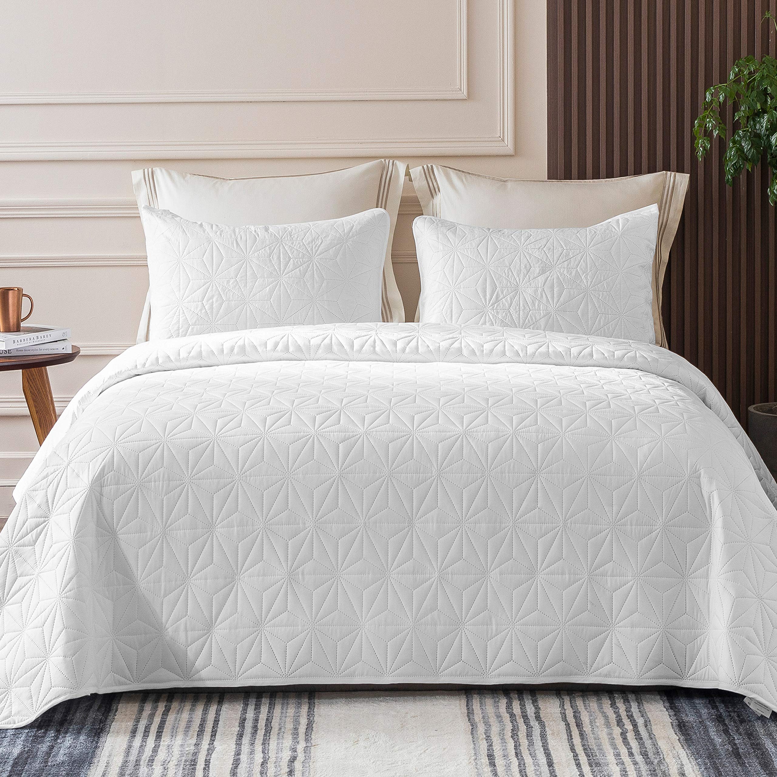 Whale Flotilla Twin Size Quilt Bedding Set, Soft White Twin Xl Quilts Bedspreads For All Seasons, Lightweight Geometric Star Pat