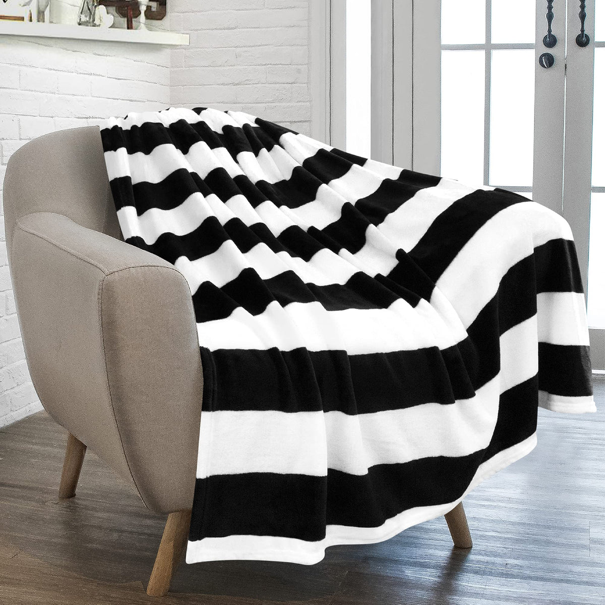Pavilia Striped Throw Blanket For Sofa Couch | Soft Flannel Fleece Stripe Black And White Decorative Throw | Warm Cozy Lightweig