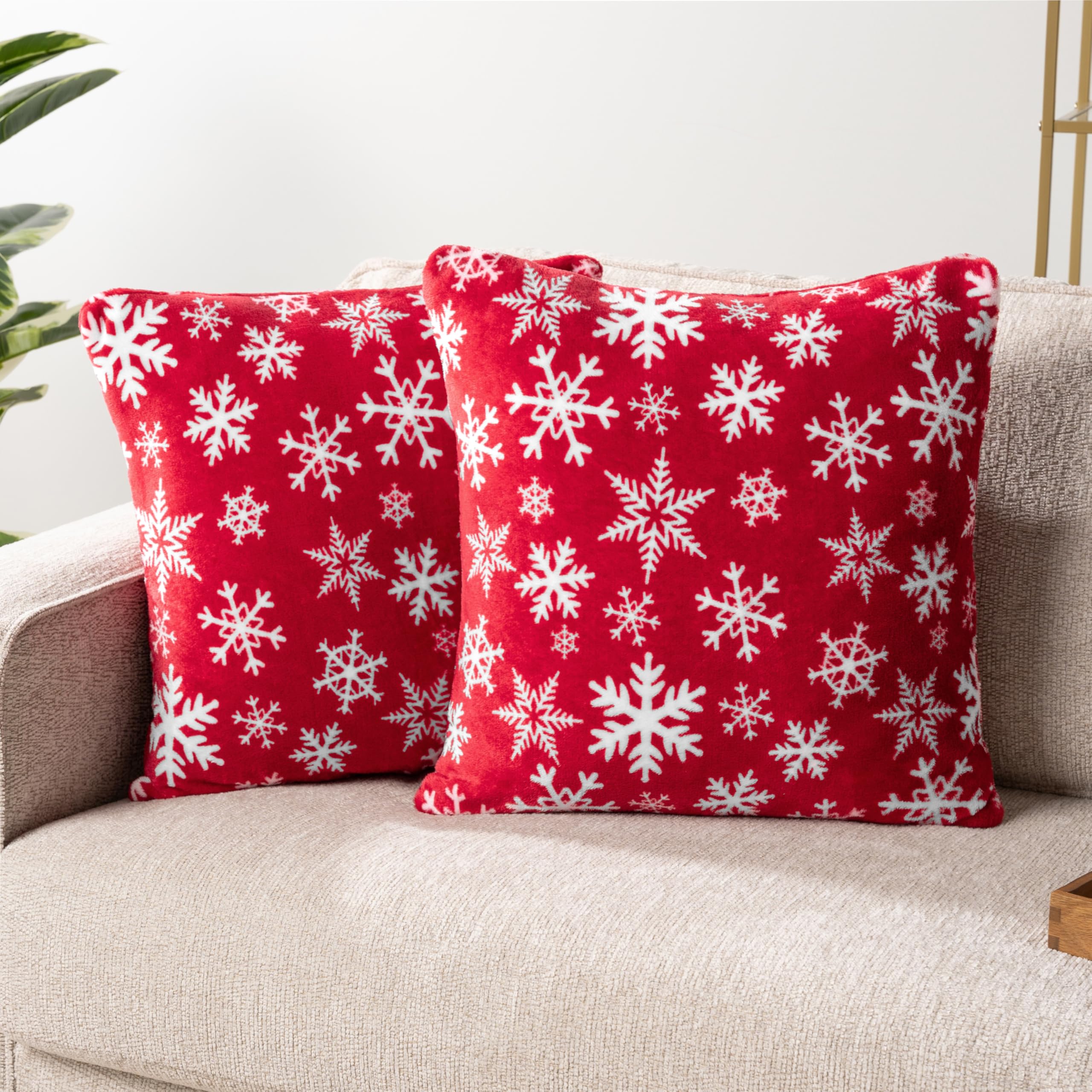 Pavilia Holiday Throw Pillow Covers 18X18 Set Of 2, Decorative Pillow Cases Bed Sofa Couch, Christmas Winter Accent Decor Cushio