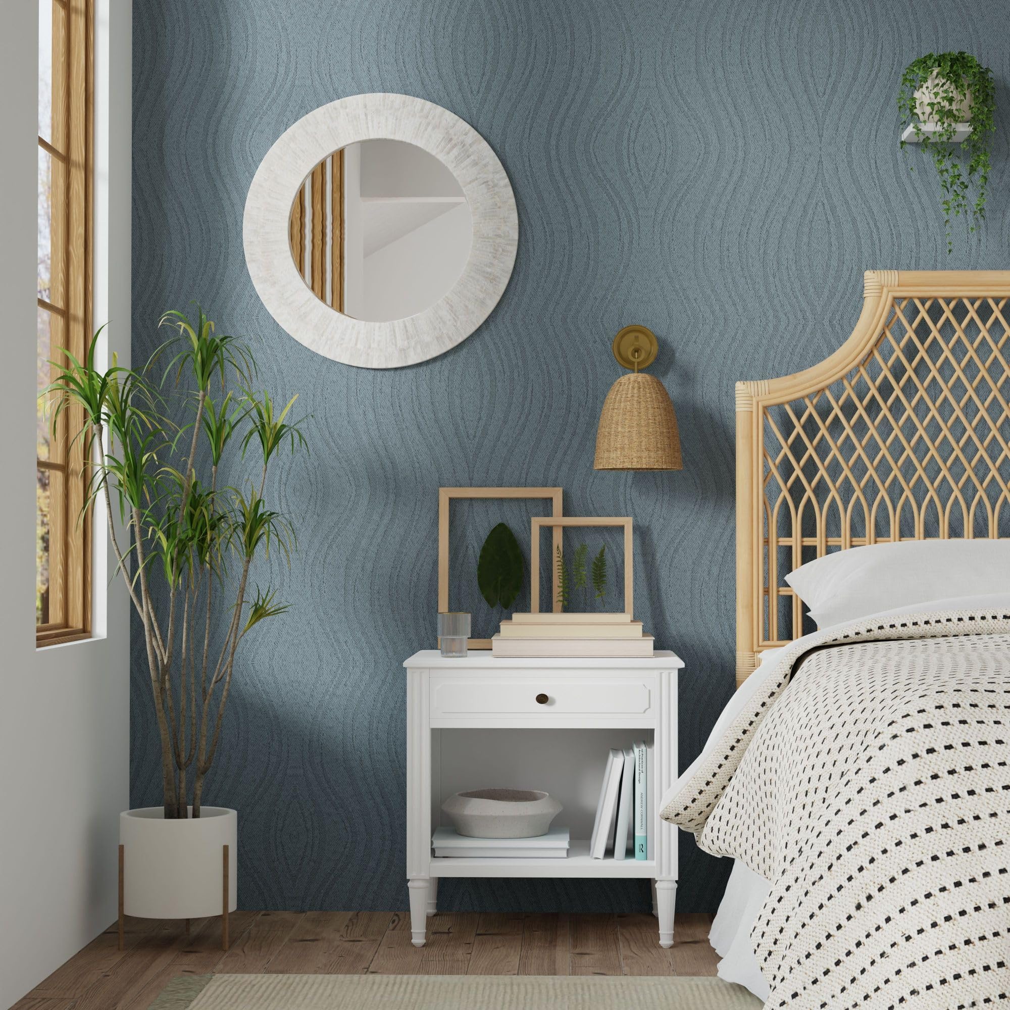 Kouboo 1040142, Pearlescent White Round Capiz Seashell Sunray Wall Mirror