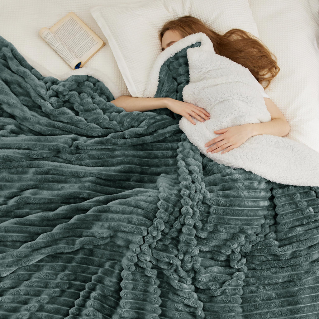 Bedsure Sherpa Blanket King Size For Bed - Super Soft Cozy Plush Fleece Thick Warm Blanket For Winter, Dark Green, 108X90 Inches