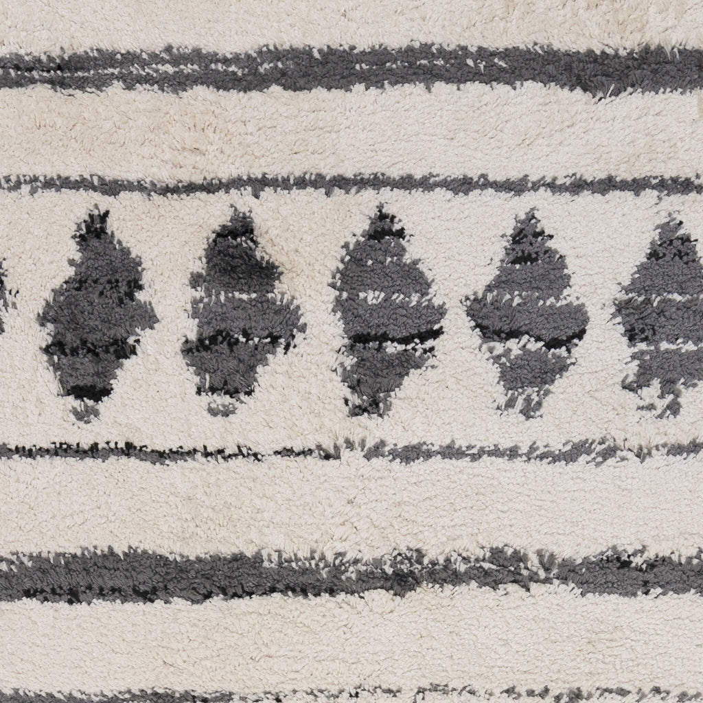HomeRoots 531970 8 x 11 ft. Ivory & Black Geometric Shag Rectangle Area Rug