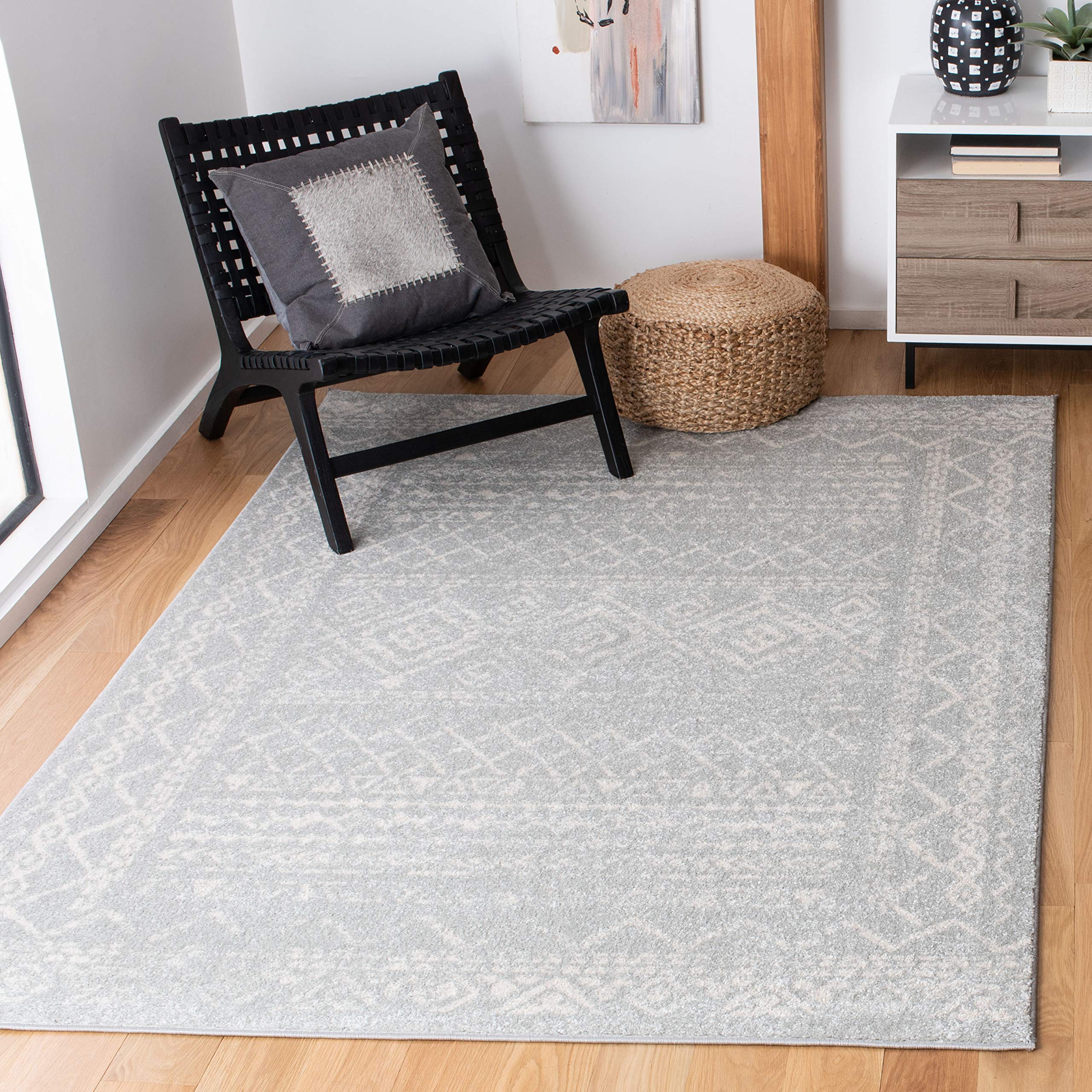 SAFAVIEH Tulum Collection Accent Rug - 4 x 6, Light Grey & Ivory, Moroccan Boho Distressed Design, Non-Shedding & Easy Care, I